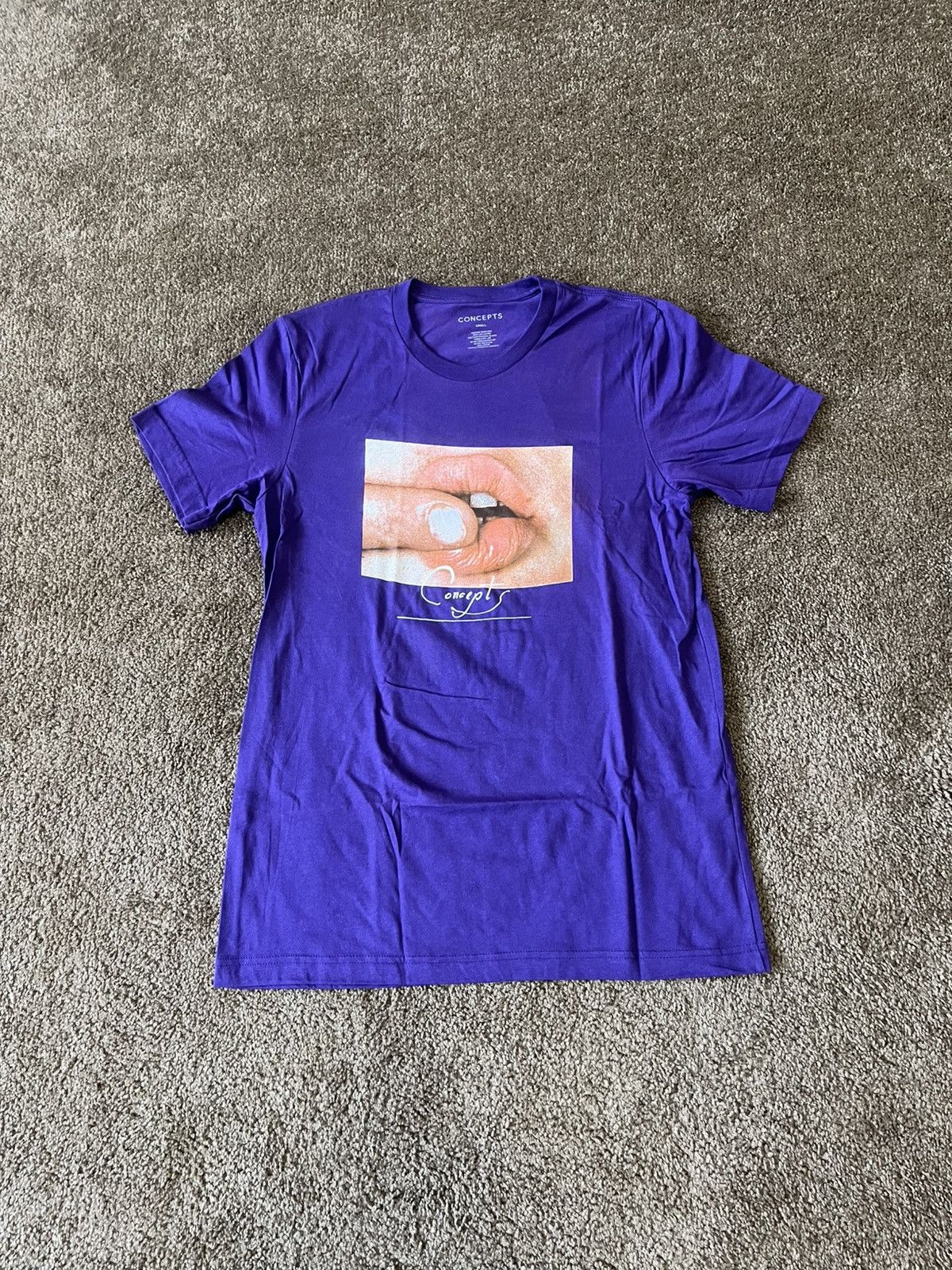 CNCPTS Concepts Purple Graphic Tee Lips Print T-Shirt Size Small Size US S / EU 44-46 / 1 - 1 Thumbnail