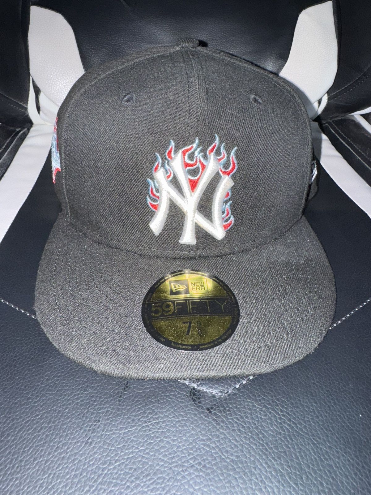 MLB × New York Yankees Yankees New Era 5950 Patch Black Hat Flame Logo Size 7 5/8 Size ONE SIZE - 1 Thumbnail