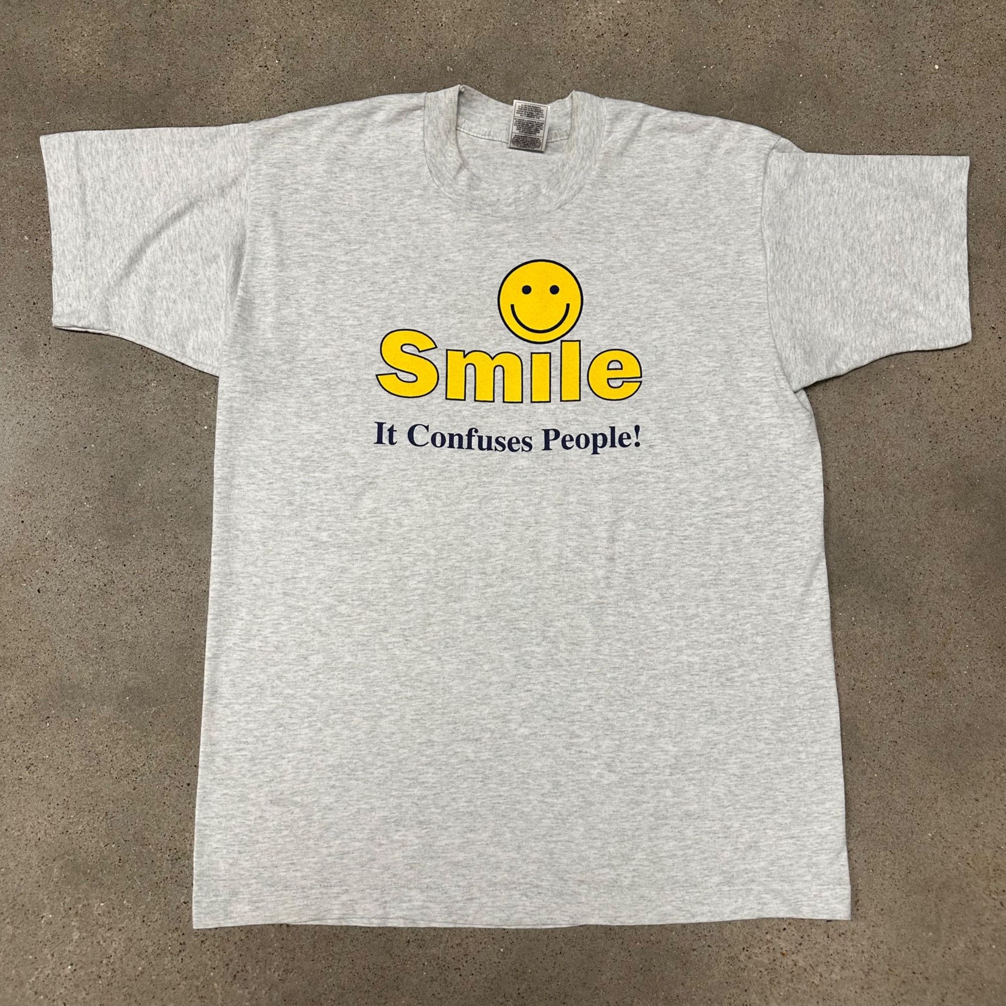 Vintage Vintage 90s “Smile It Confuses People!” Positivity Shirt Size US L / EU 52-54 / 3 - 1 Thumbnail