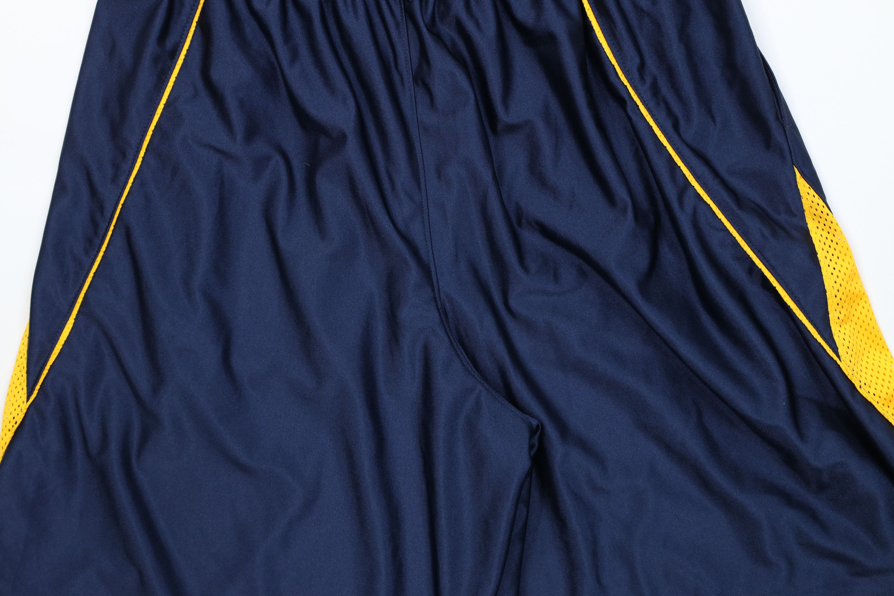 Nike Vintage Nike Reversible University of California Shorts Size US 38 / EU 54 - 8 Thumbnail