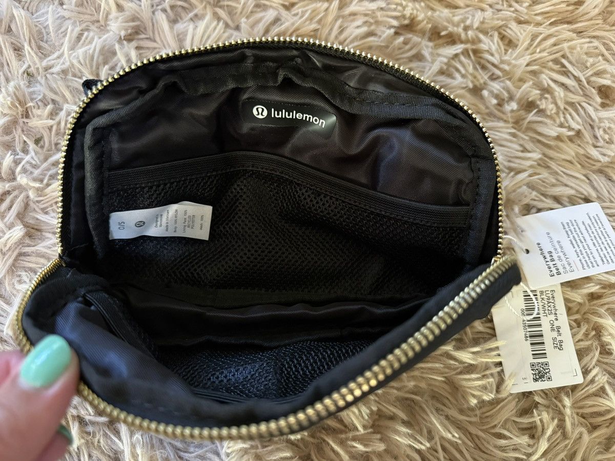 Lululemon NWT Lululemon Everywhere BeltBag/CrossbodyBag Wordmark Strap Size ONE SIZE - 5 Thumbnail