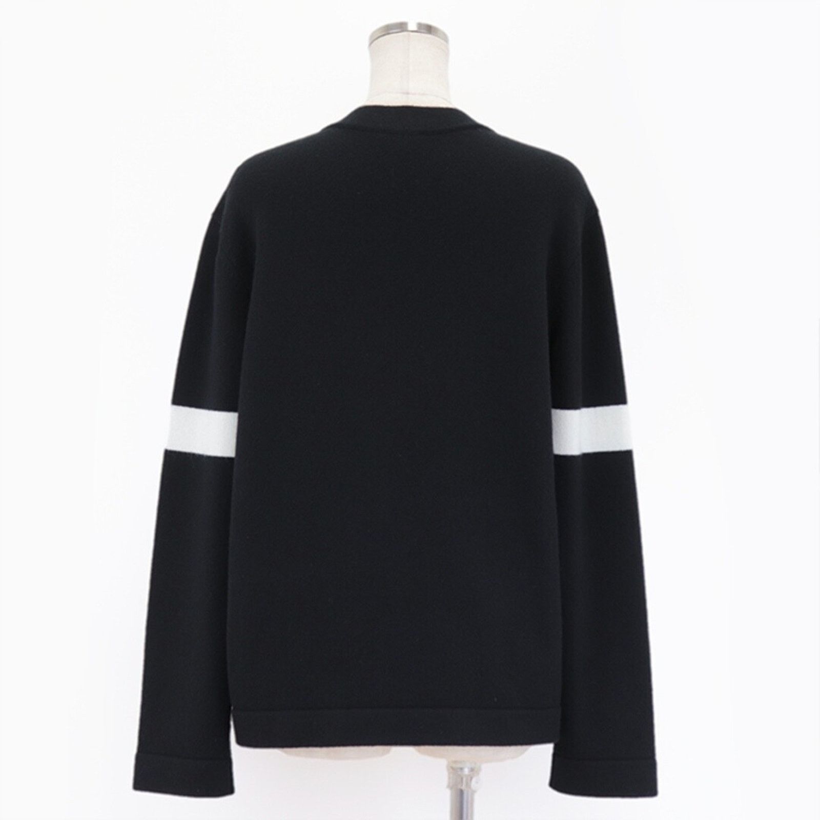 Chanel Chanel 20K Black Cashmere White Gold CC Logo Long Sleeve Size XS / US 0-2 / IT 36-38 - 13 Thumbnail