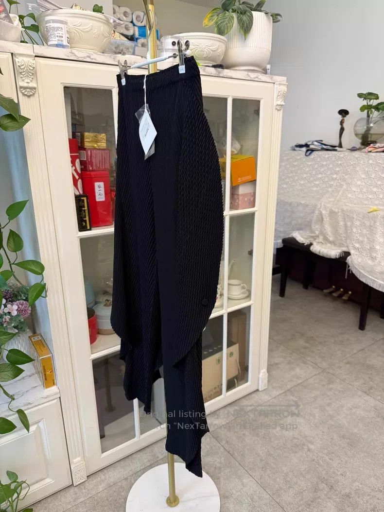Issey Miyake Issey Miyake Black Fish-scale Seaweed Pants Size 25" / US 0 / IT 36 - 2 Thumbnail