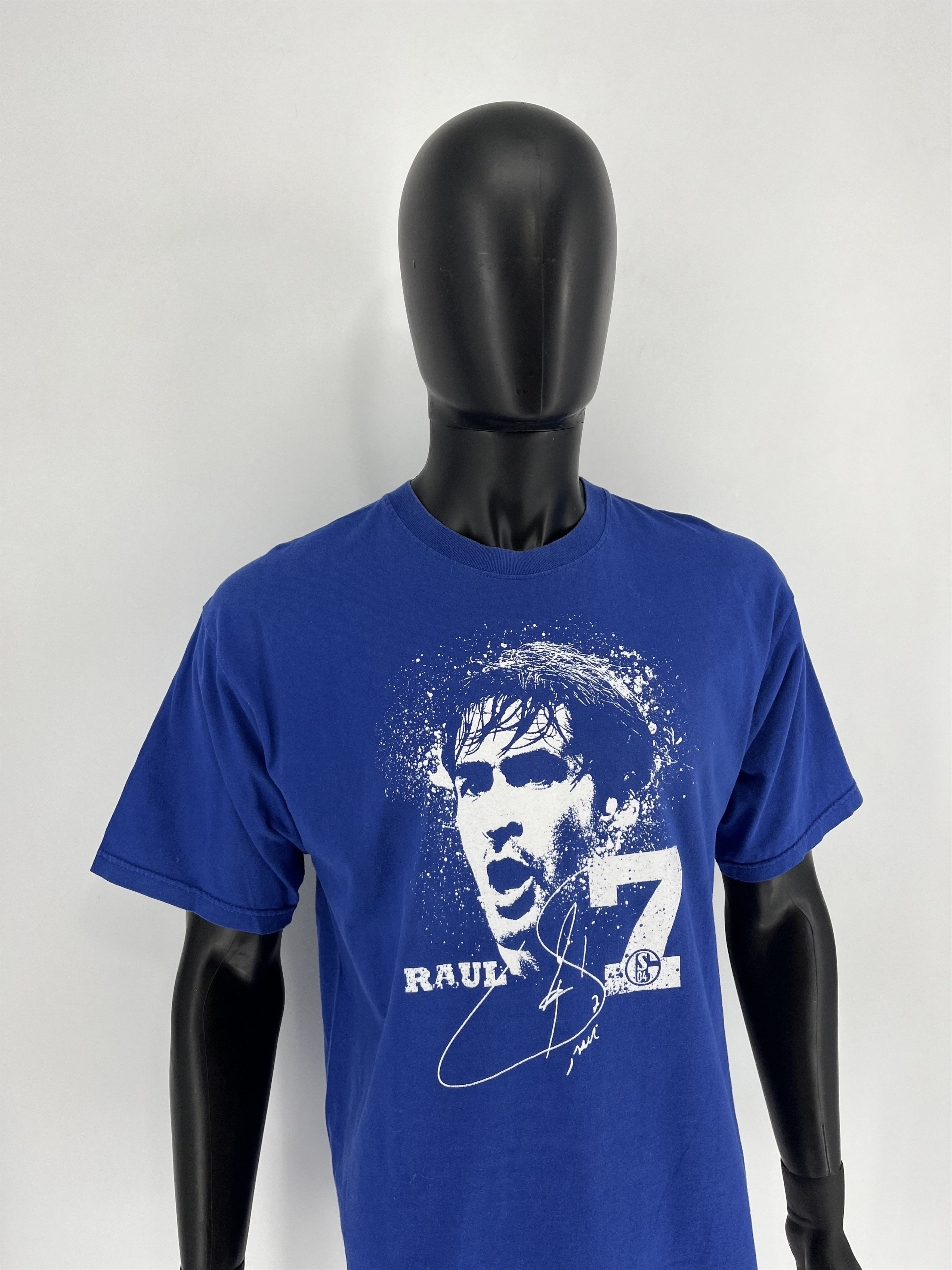 Vintage Vintage 2010 Raul Gonzalez Shalke 04 Players Bootleg Tshirt Size US L / EU 52-54 / 3 - 3 Thumbnail