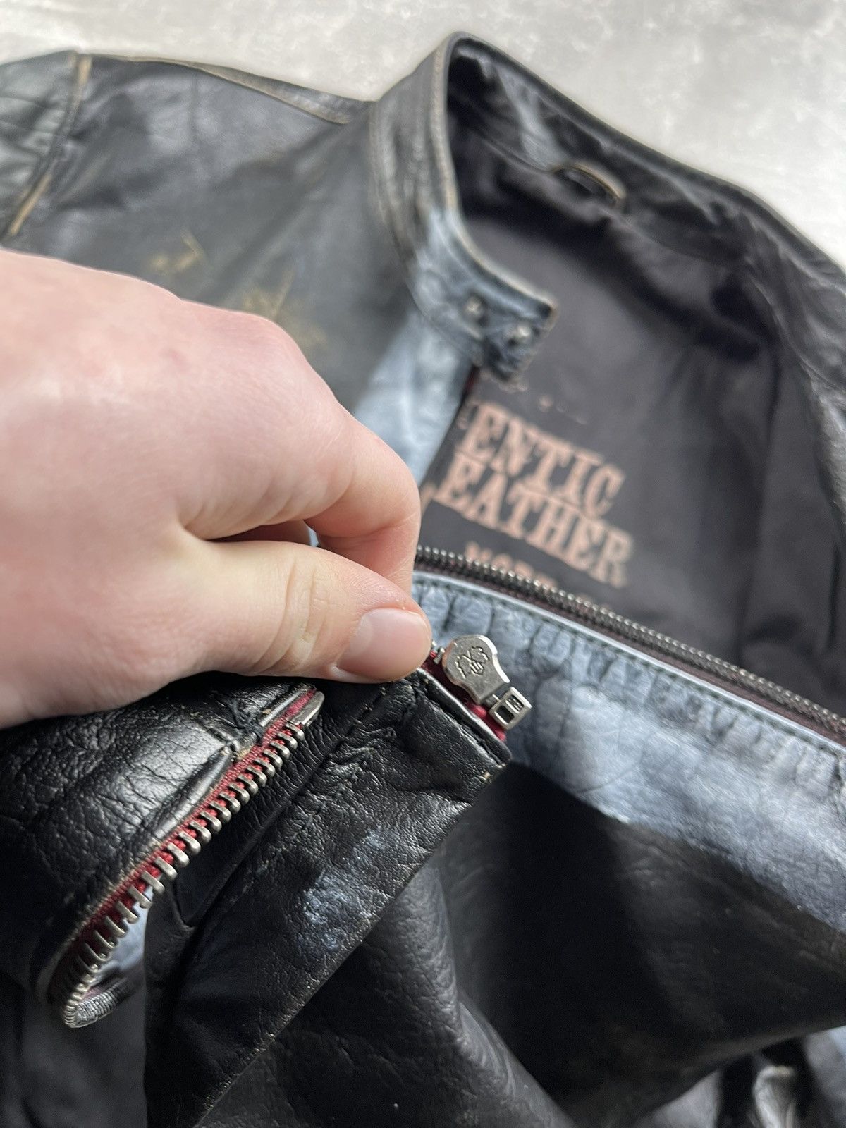 Vintage Vintage Archive Avant Garde Leather Zip Faded Cross Jacket Size US L / EU 52-54 / 3 - 16 Thumbnail
