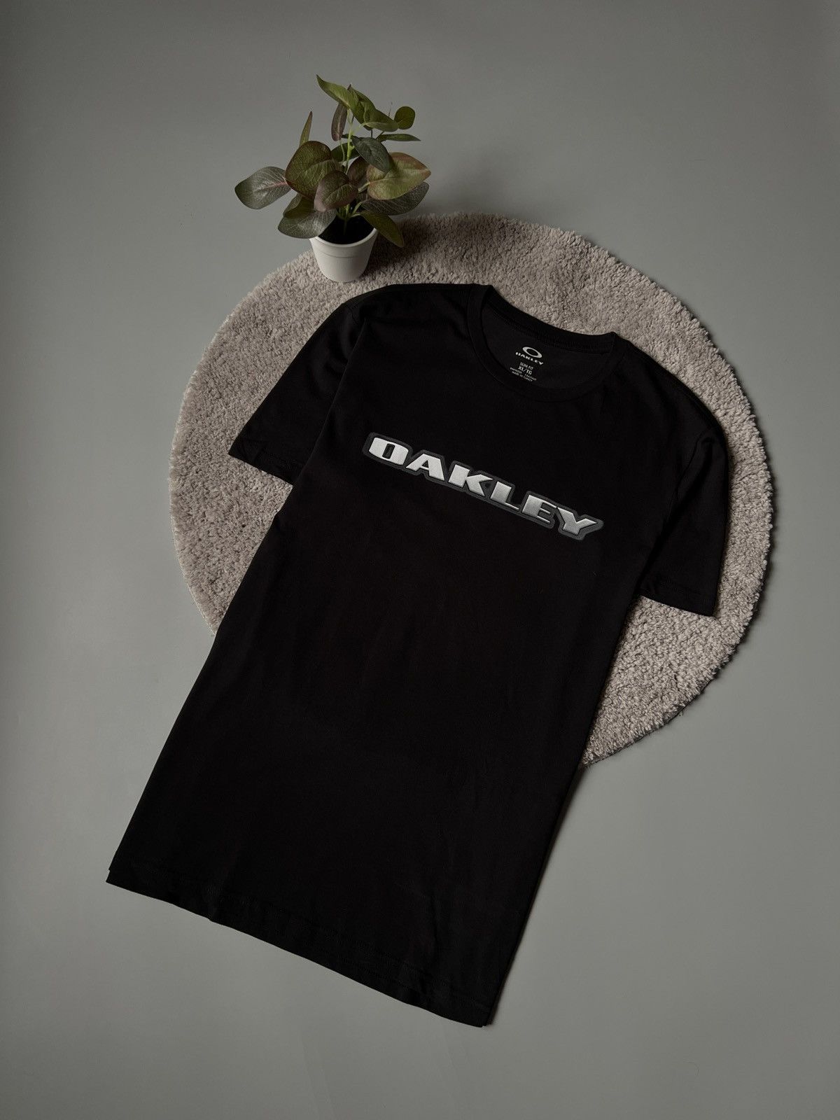 Oakley × Vintage Vintage Oakley Big Logo T-shirt Y2K Size US XL / EU 56 / 4 - 1 Thumbnail