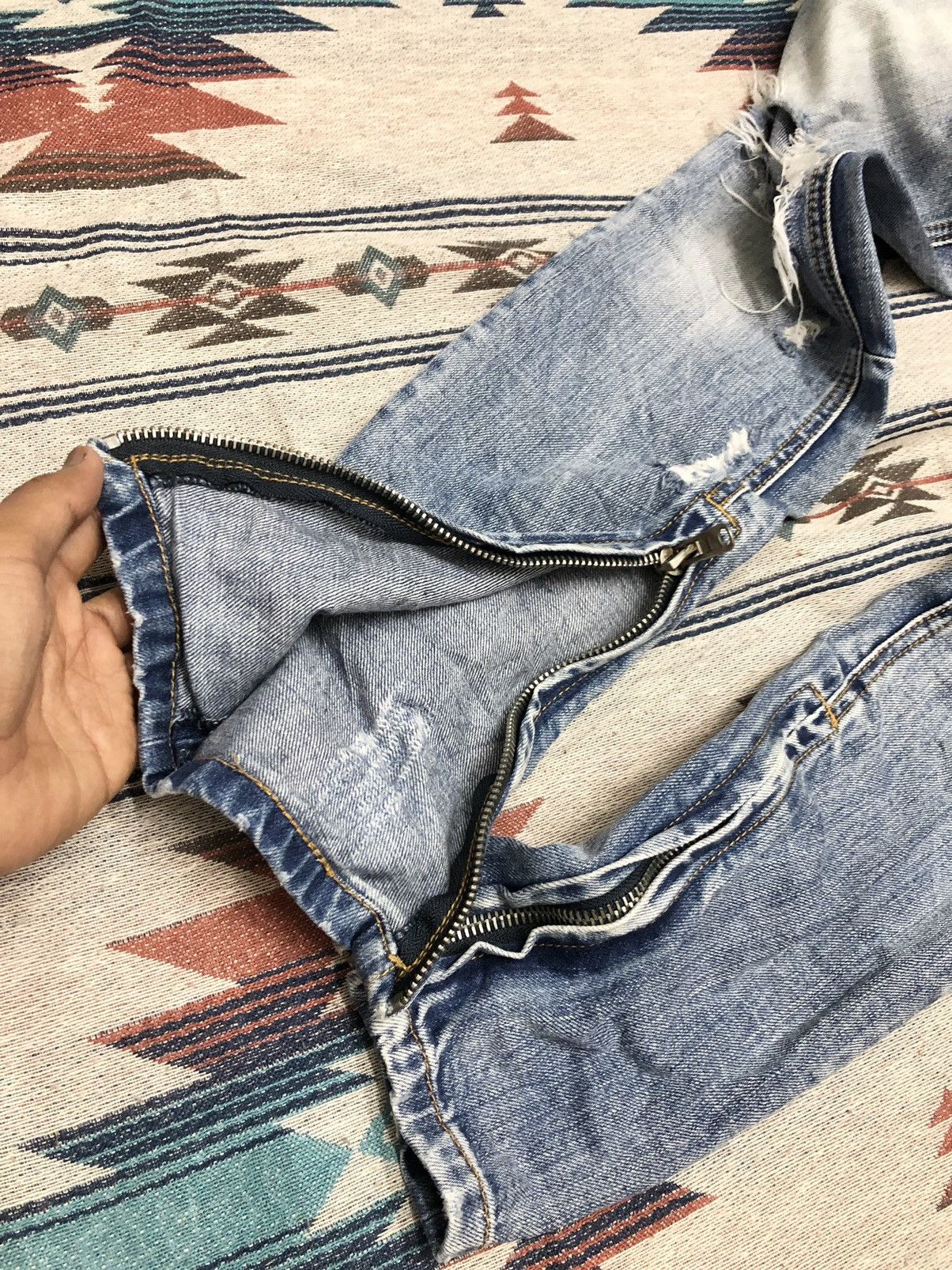 MNML SKINNY MNML DISTRESSED DENIM Size US 29 - 2 Thumbnail