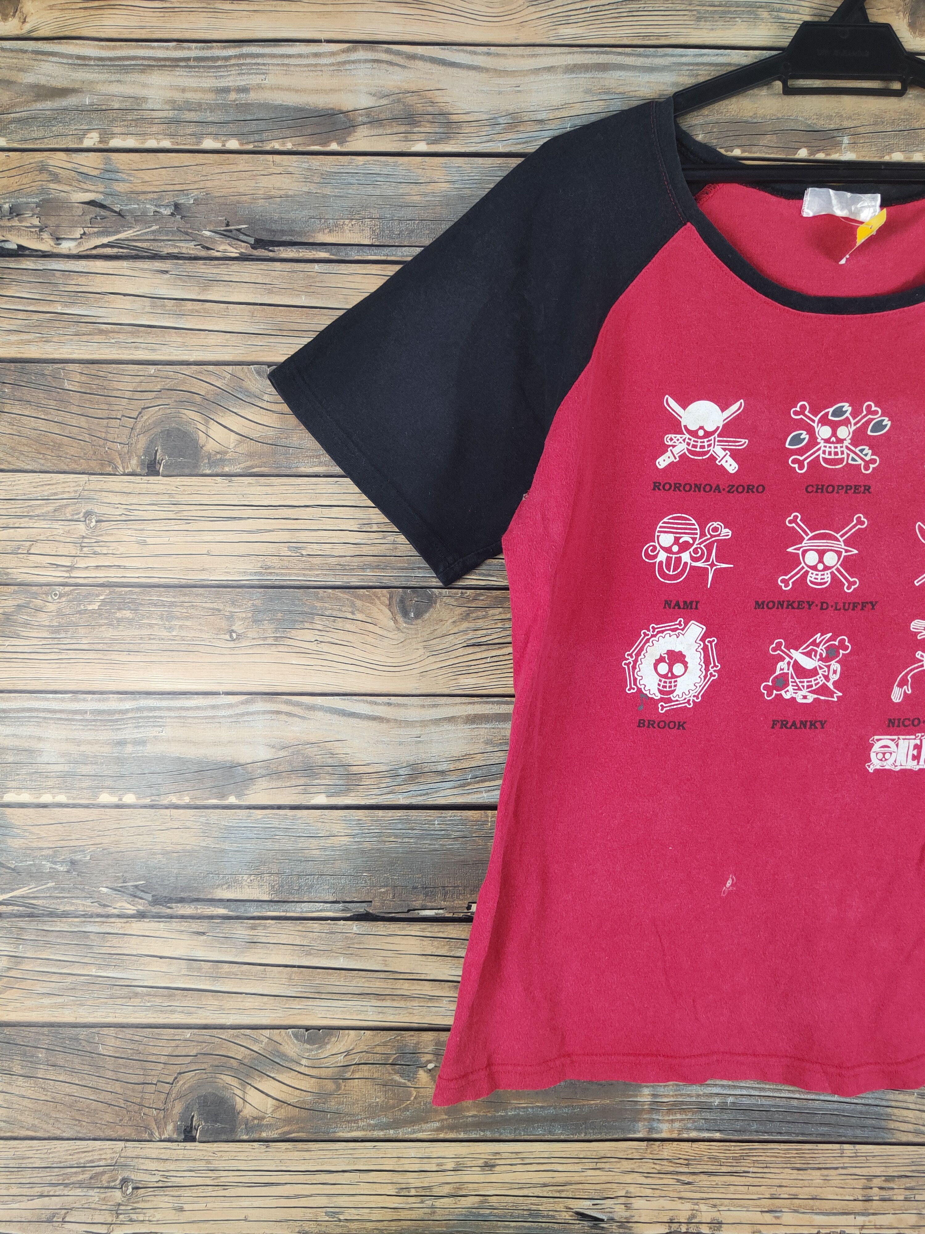 Japanese Brand DL One Piece Red Black Short Sleeve T-shirt #1630 Size US L / EU 52-54 / 3 - 4 Thumbnail