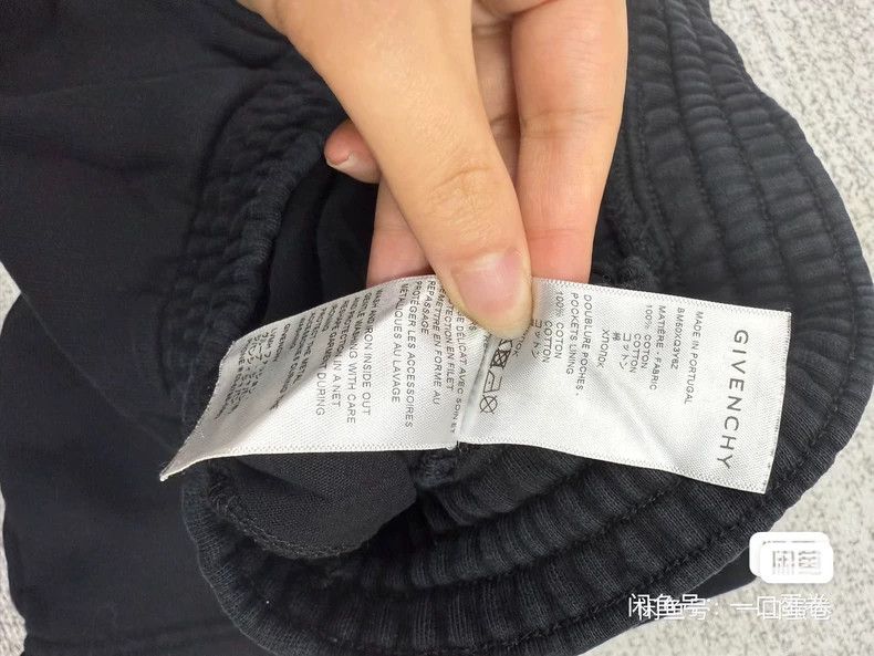 Givenchy Givenchy Size MShorts 2506-Nextarrow Size US 31 - 4 Thumbnail