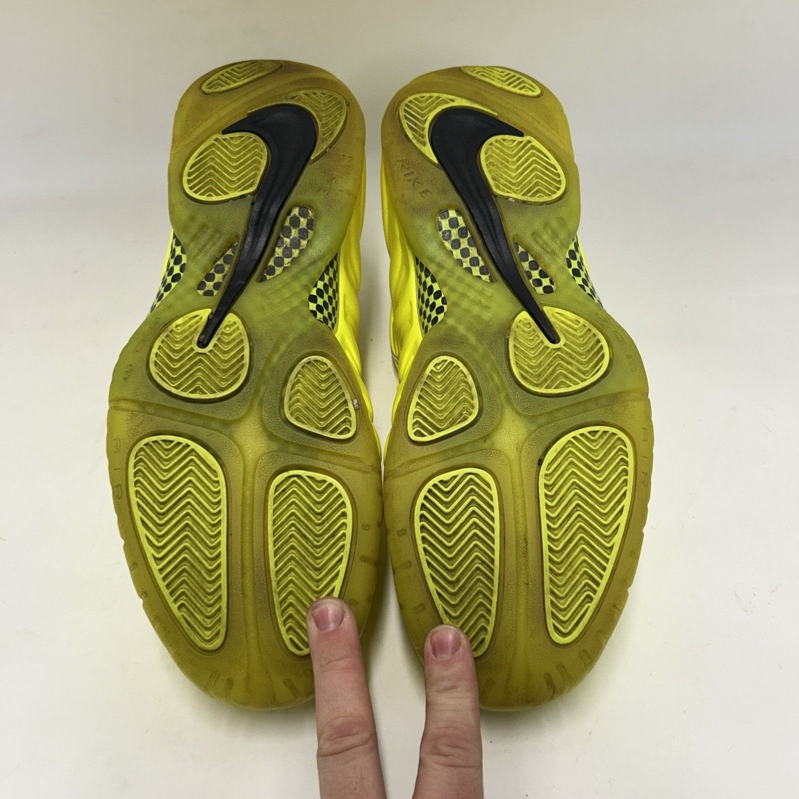 Nike Nike Foamposite Pro “Volt/Neon Green” 624041-700 Size US 11.5 / EU 44-45 - 7 Thumbnail