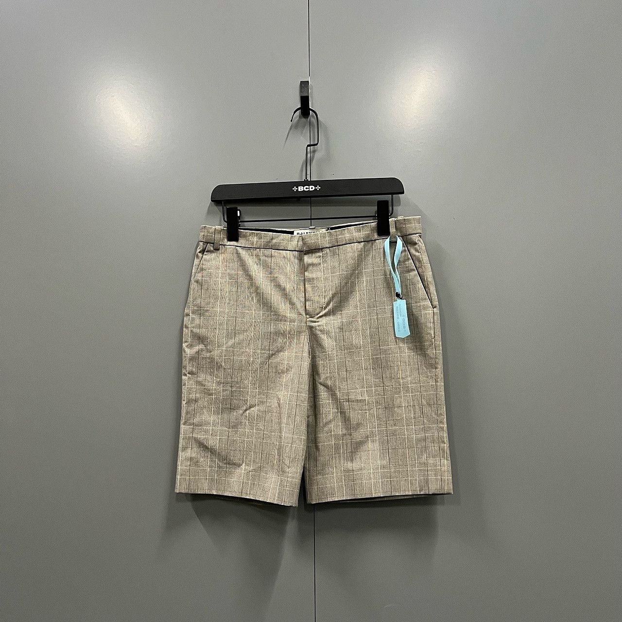 Balenciaga Balenciaga Plaid Shorts Size 36 Size US 36 / EU 52 - 1 Thumbnail