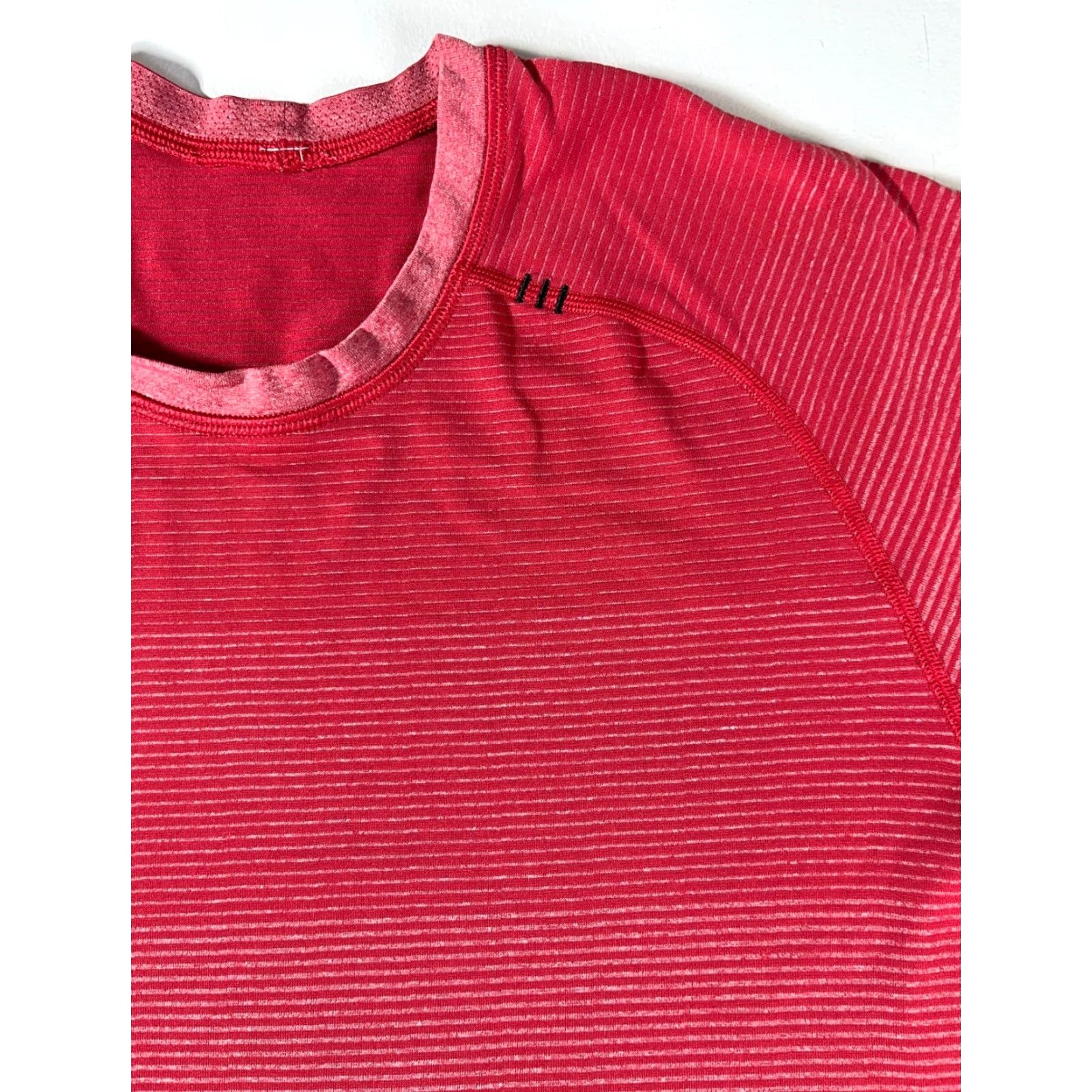 Lululemon VINTAGE Lululemon Metal Vent Tech T-Shirt Men Red L Size US L / EU 52-54 / 3 - 4 Thumbnail