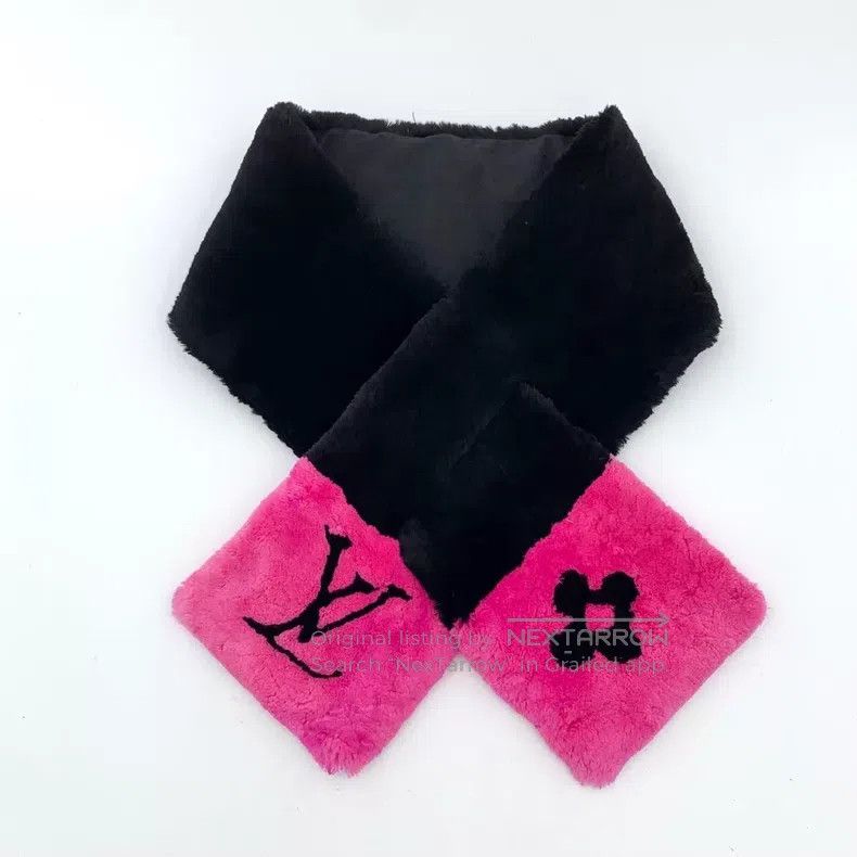 Louis Vuitton Louis Vuitton Black and pink color block logo mink silk sc Size ONE SIZE - 1 Thumbnail
