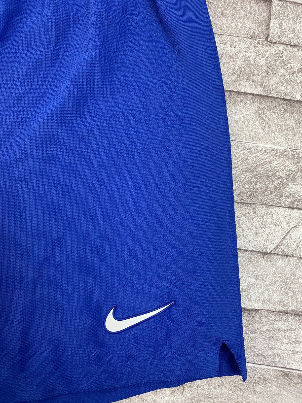 Nike × Vintage Nike Men’s 2018/19 Chelsea FC Vaporknit Match Shorts Size US 34 / EU 50 - 6 Thumbnail