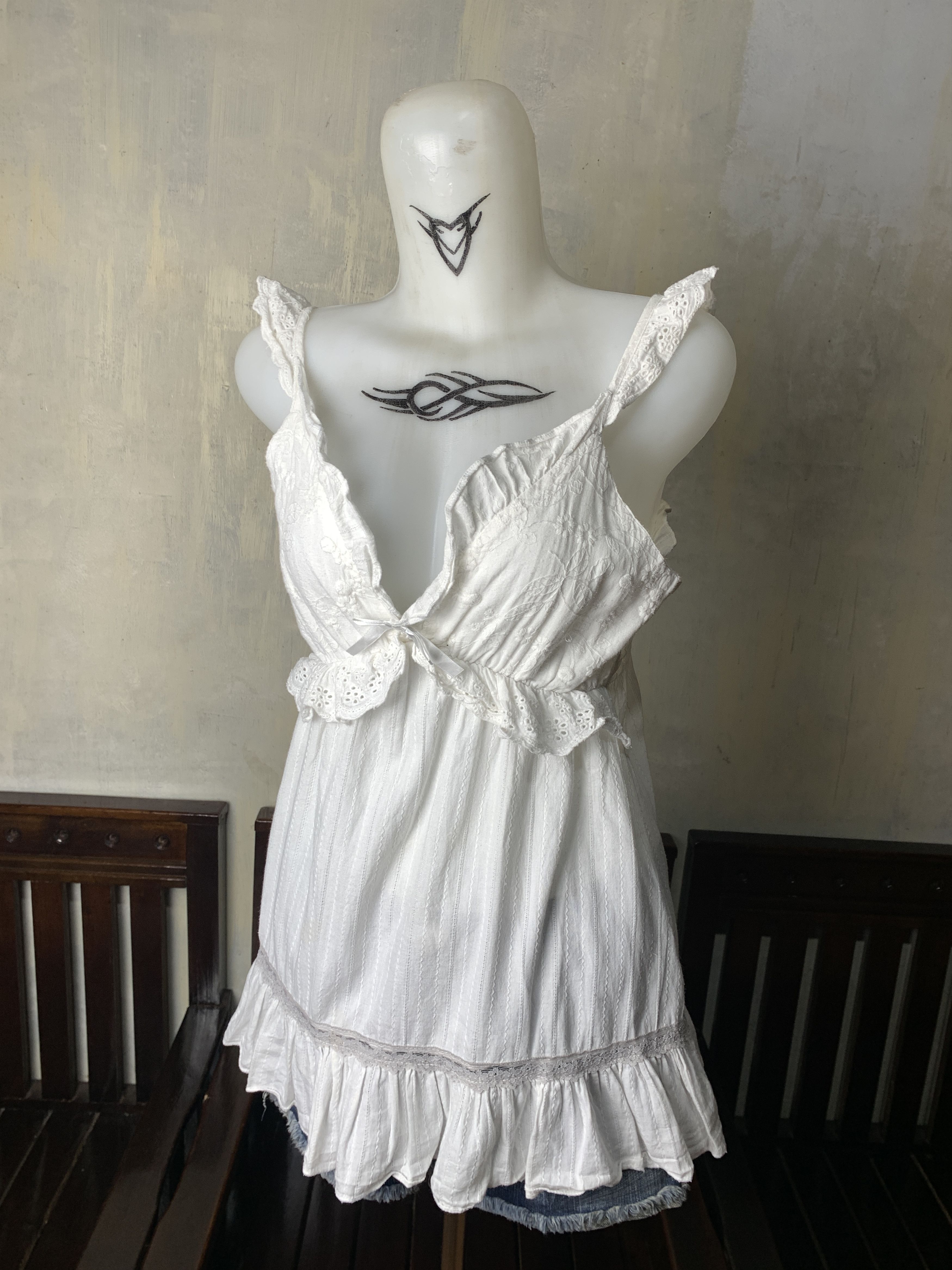 Japanese Brand Flower White Trim Lace Ribbon Cami Top (M) Size M / US 6-8 / IT 42-44 - 2 Thumbnail