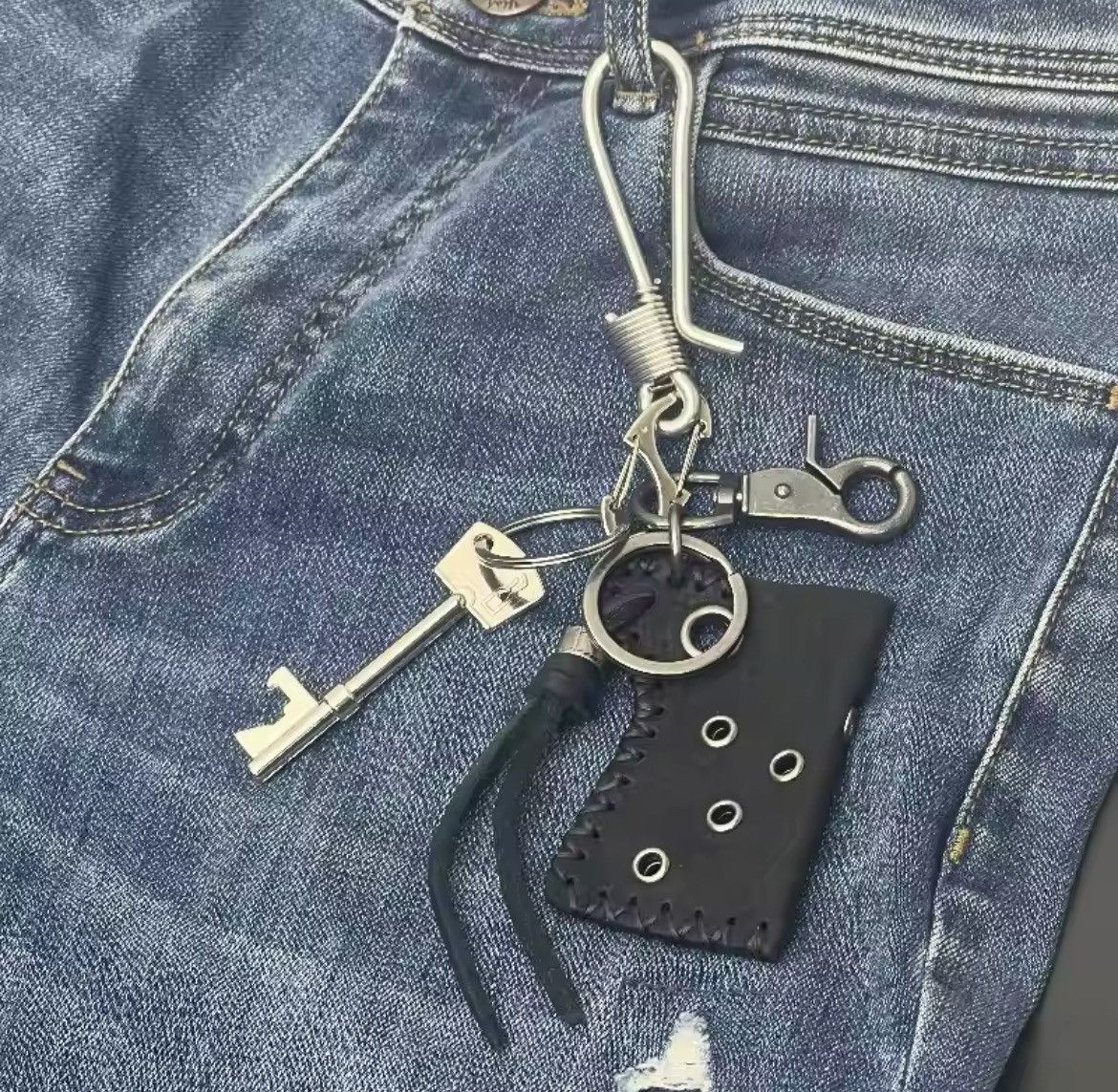 Vintage Genuine Leather Silver Jeans Carabiner keychain Size ONE SIZE - 4 Thumbnail
