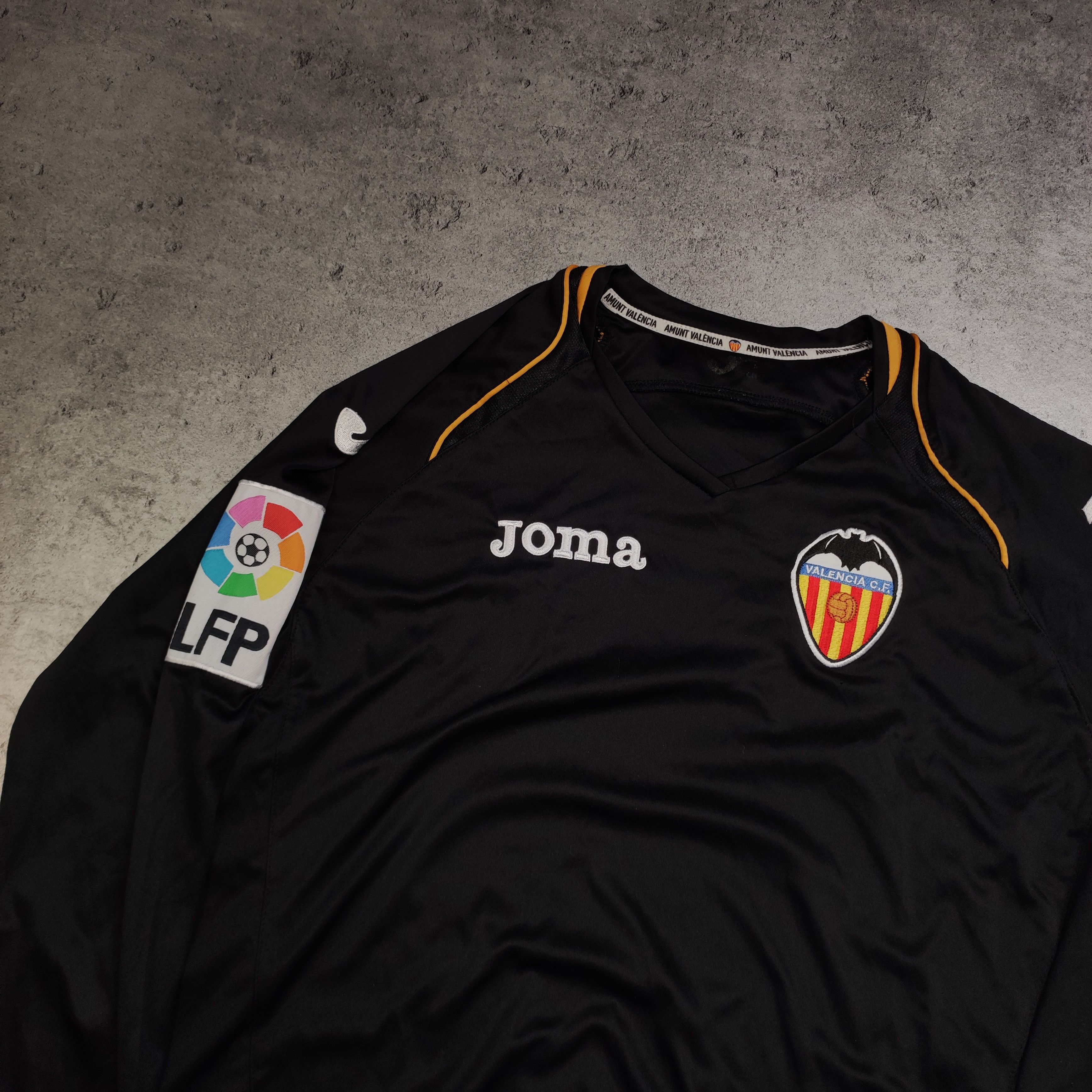 Vintage Vintage RARE 2011 Football Valencia Away Longsleeve Jersey Size US S / EU 44-46 / 1 - 3 Thumbnail