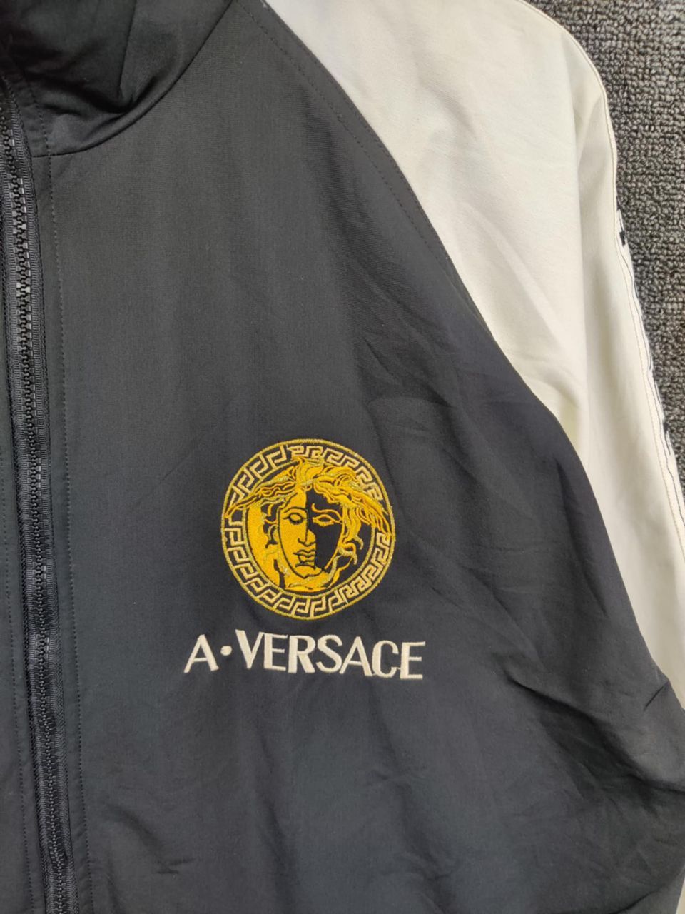 Versace Vintage A.Versace Embroidery Light Jacket Size US L / EU 52-54 / 3 - 5 Thumbnail