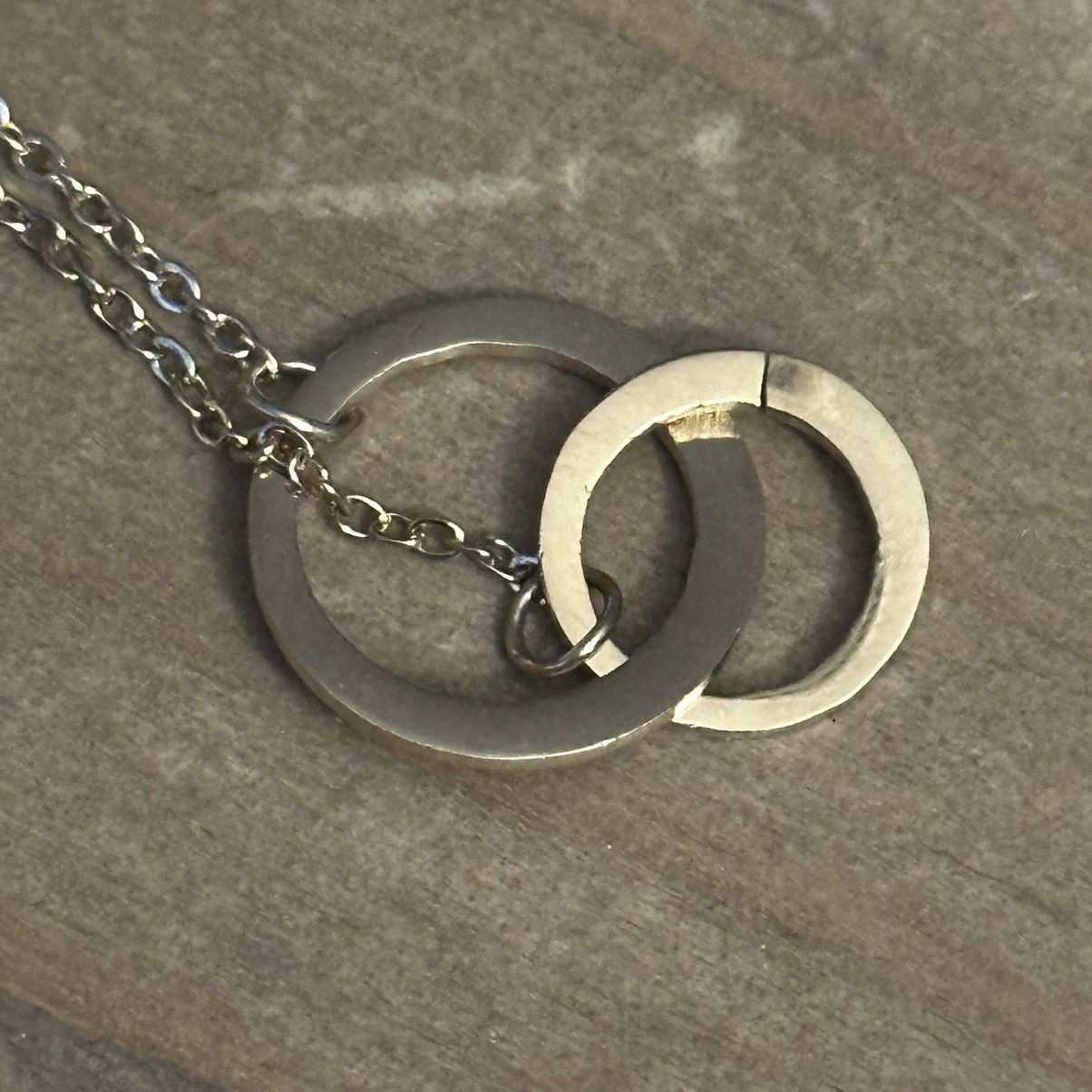 Other Gold tone interlocking circles love necklace Size ONE SIZE - 4 Thumbnail