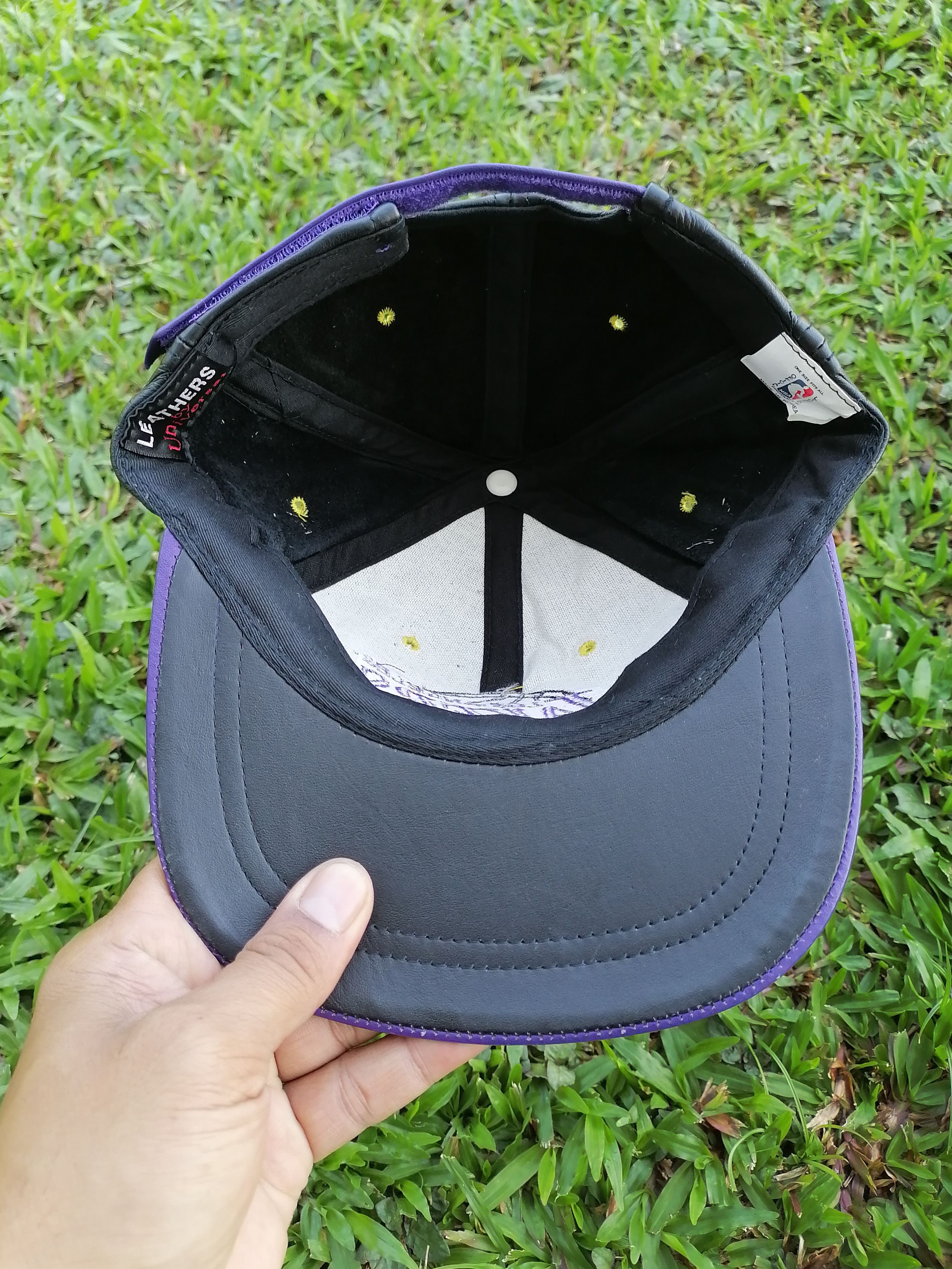 NBA × Sports Specialties Vintage NBA L.A Lakers Leather Velcro Cap Size ONE SIZE - 5 Thumbnail
