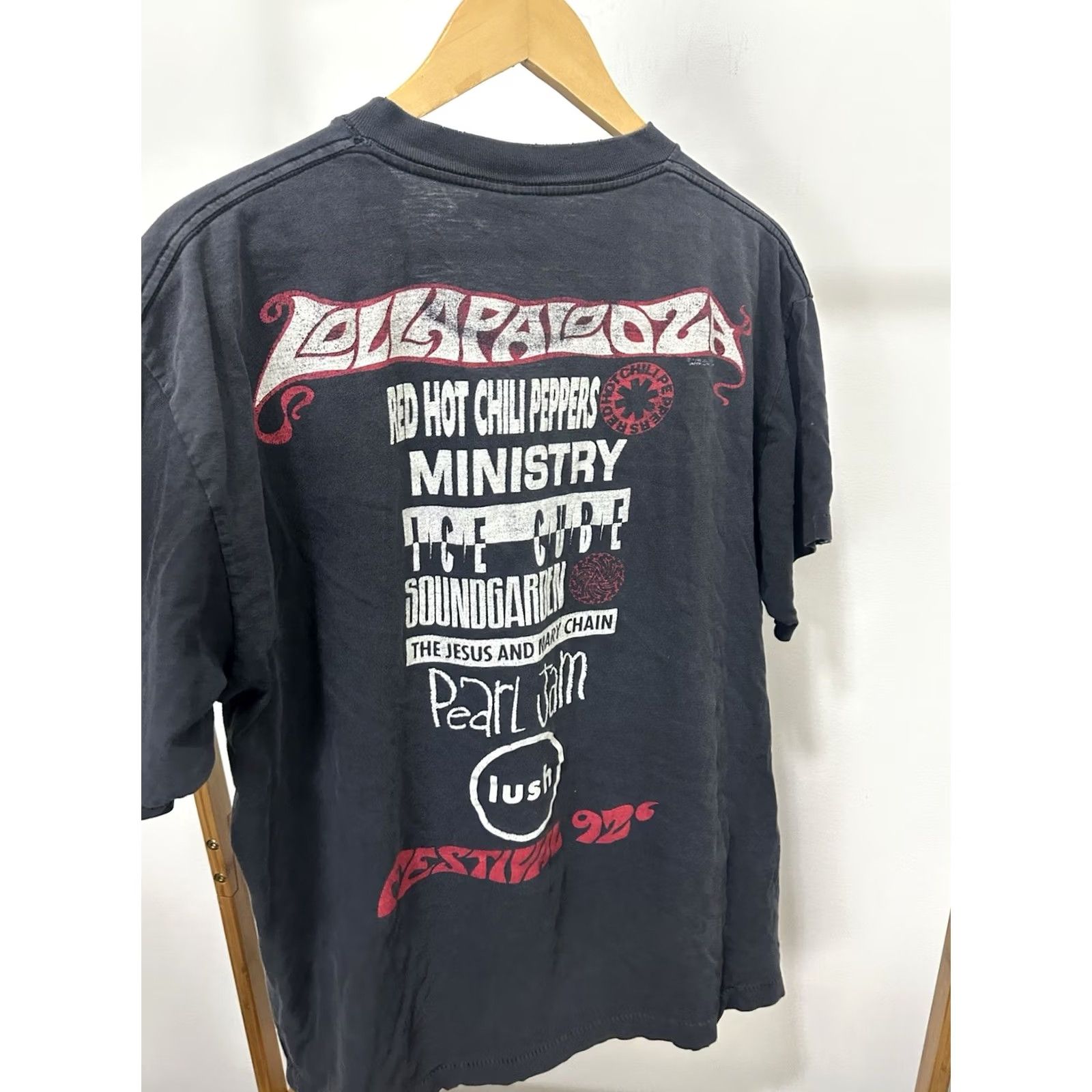 Vintage VTG 90s Lollapalooza RHCP Ice Cube Soundgarden T-Shirt XL Giant Black Mens Regular Size XS? Size US XL / EU 56 / 4 - 4 Thumbnail