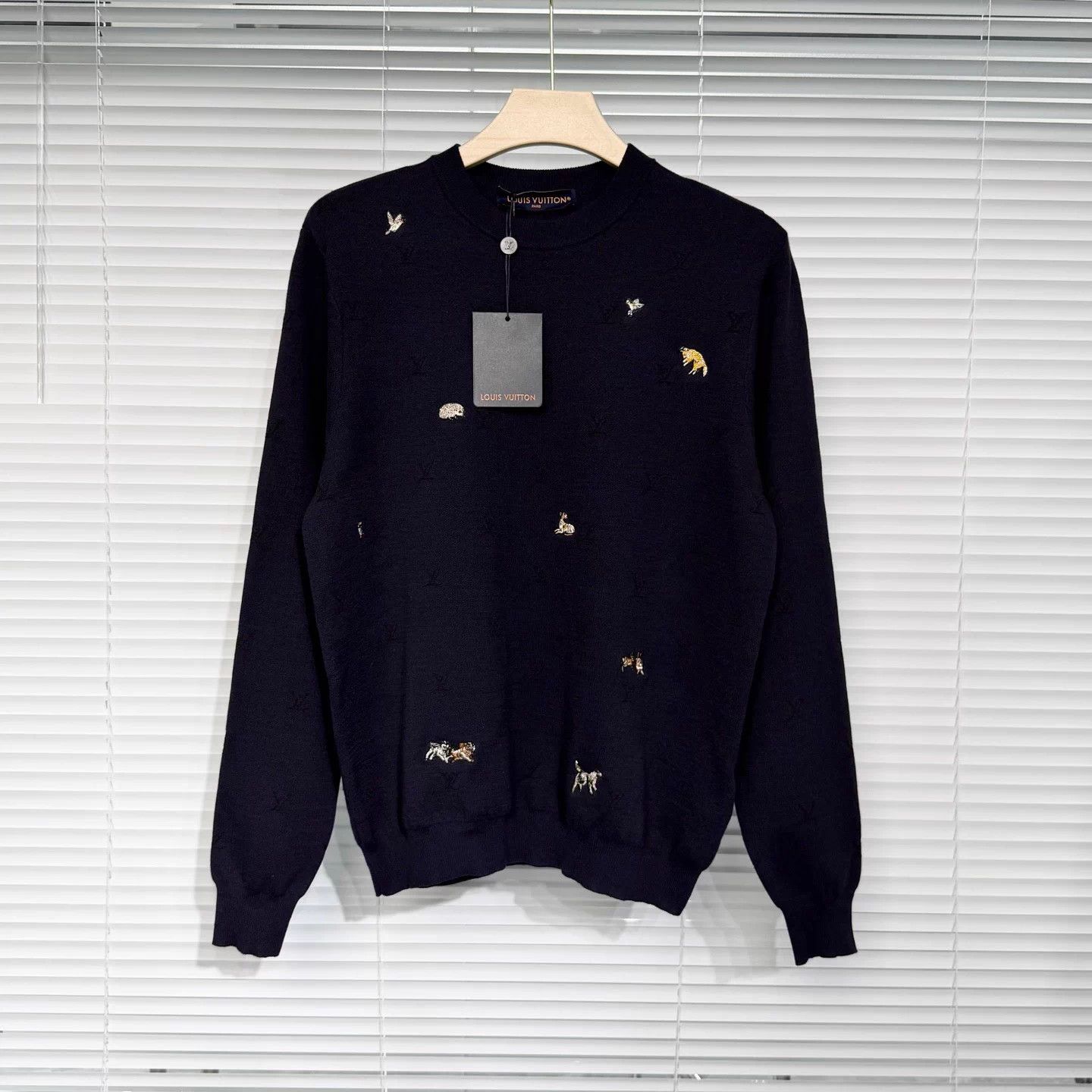 Louis Vuitton LV Monogram Animal Embroidered Wool Blend Sweater M Size US M / EU 48-50 / 2 - 1 Thumbnail