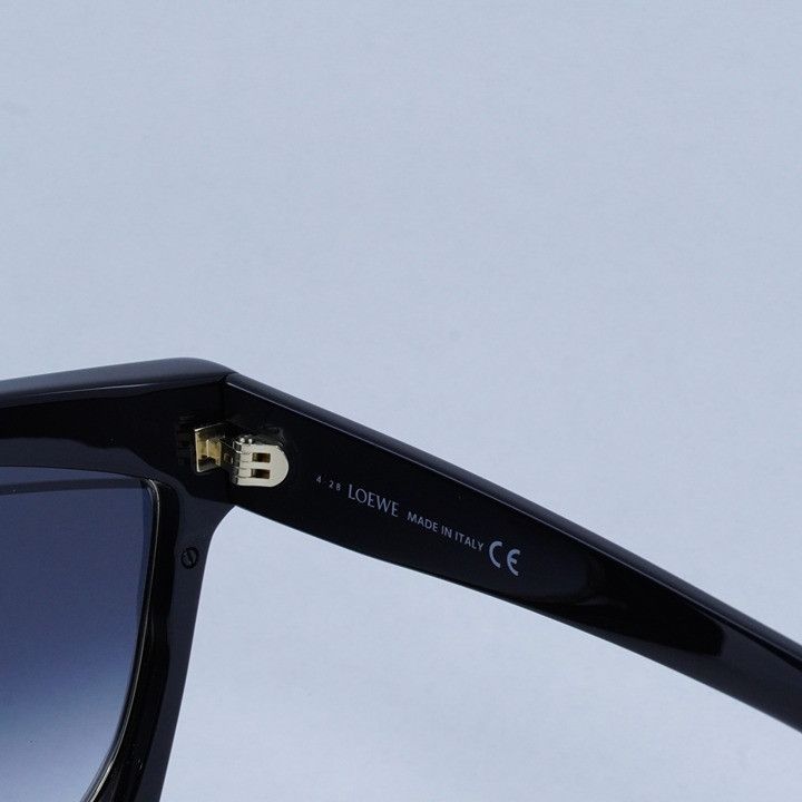 Loewe Loewe LW40012I 05B Sunglasses Black/Gold Shield Frame Size ONE SIZE - 5 Thumbnail