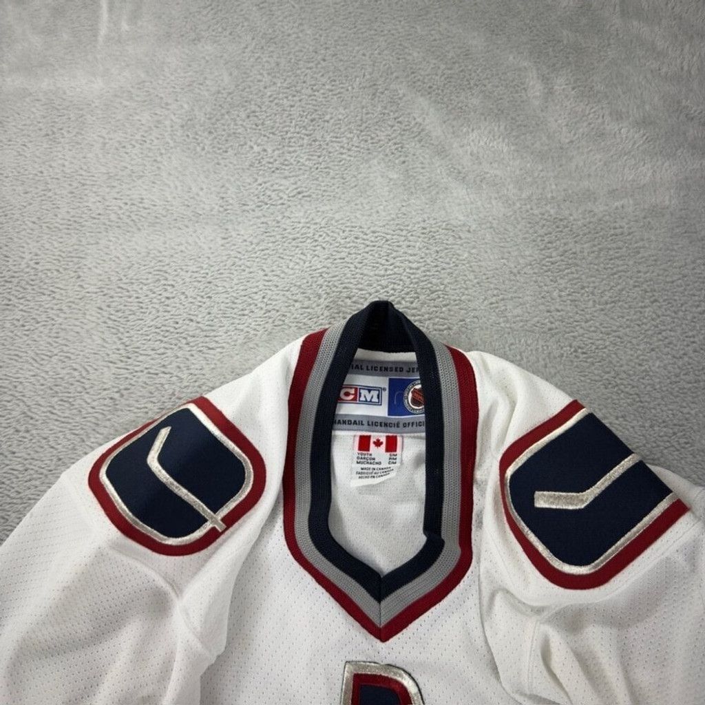 Ccm Vintage Vancouver Canucks Youth Size Small/Medium Hockey Jer Size US S / EU 44-46 / 1 - 7 Thumbnail