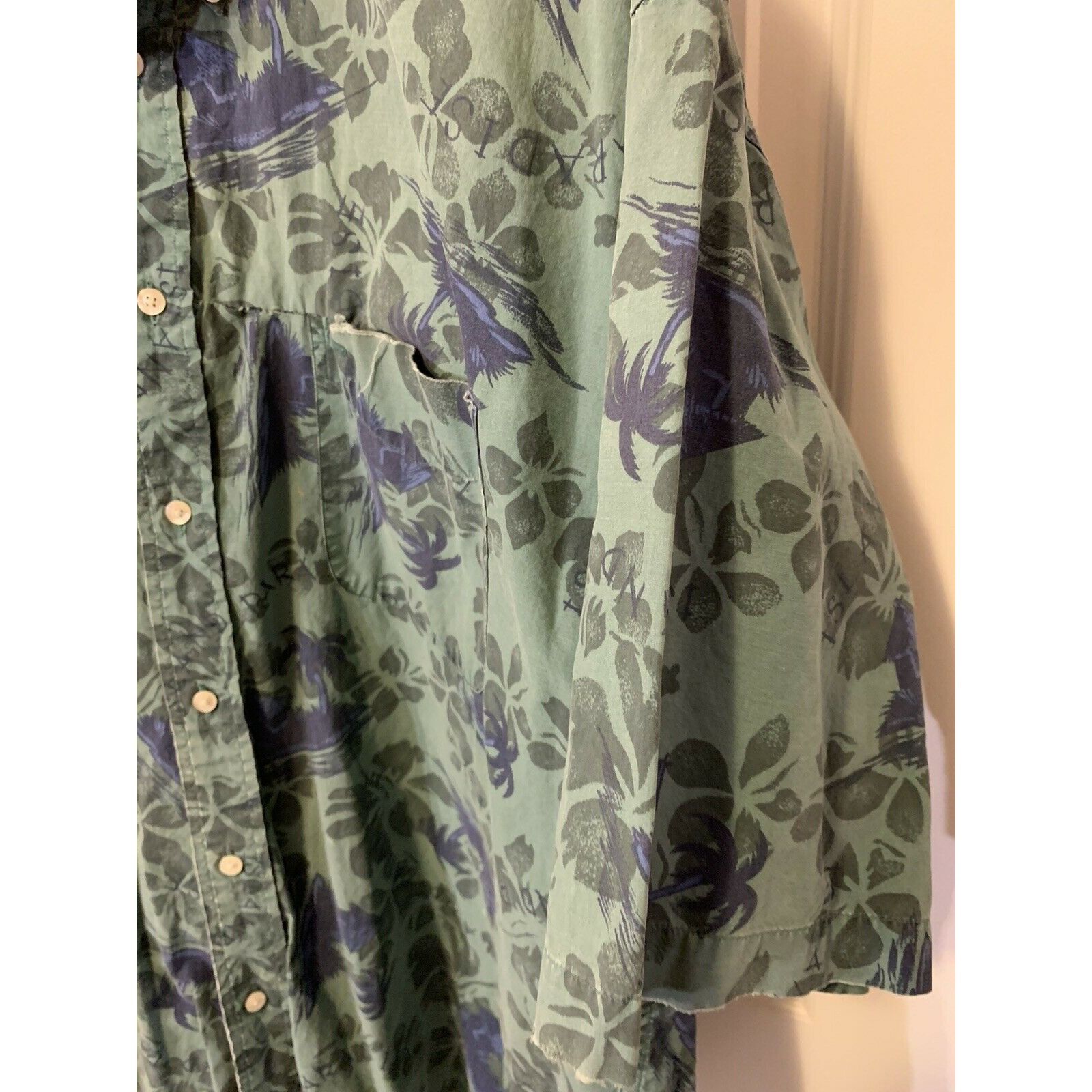Tommy Hilfiger Vtg Tommy Hilfiger Green Blue Men’s Sz XL Button Up Hawaiian Size US XL / EU 56 / 4 - 4 Thumbnail