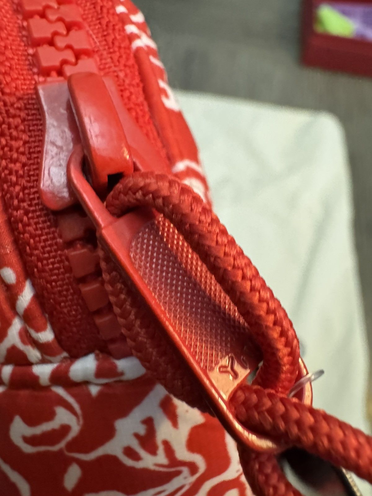 Supreme Supreme Puffer Pouch 'Red Paisley' Size ONE SIZE - 4 Thumbnail