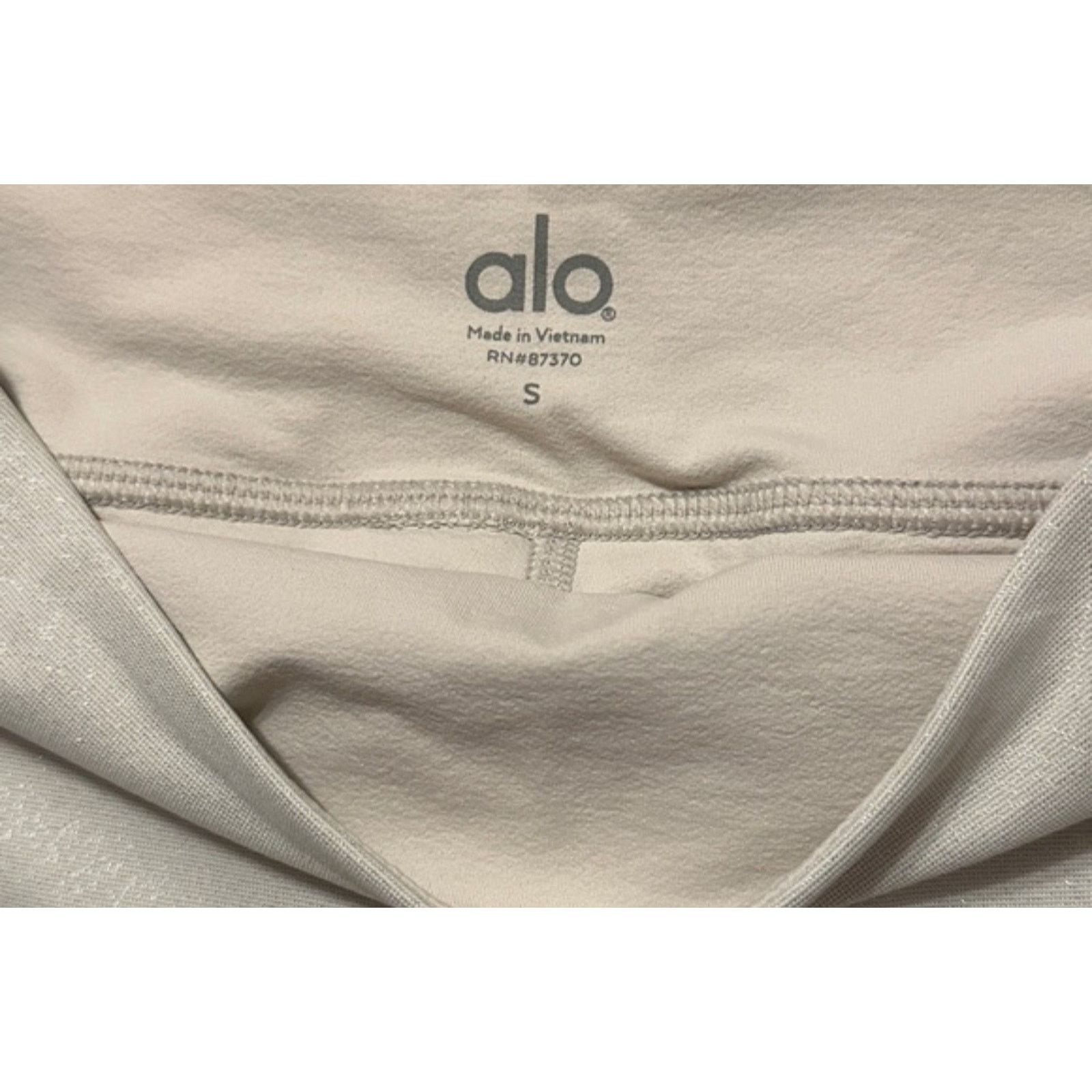Alo Yoga Alo Yoga Airlift Energy Short 5" Biege Size S Size 25" / US 0 / IT 36 - 6 Thumbnail