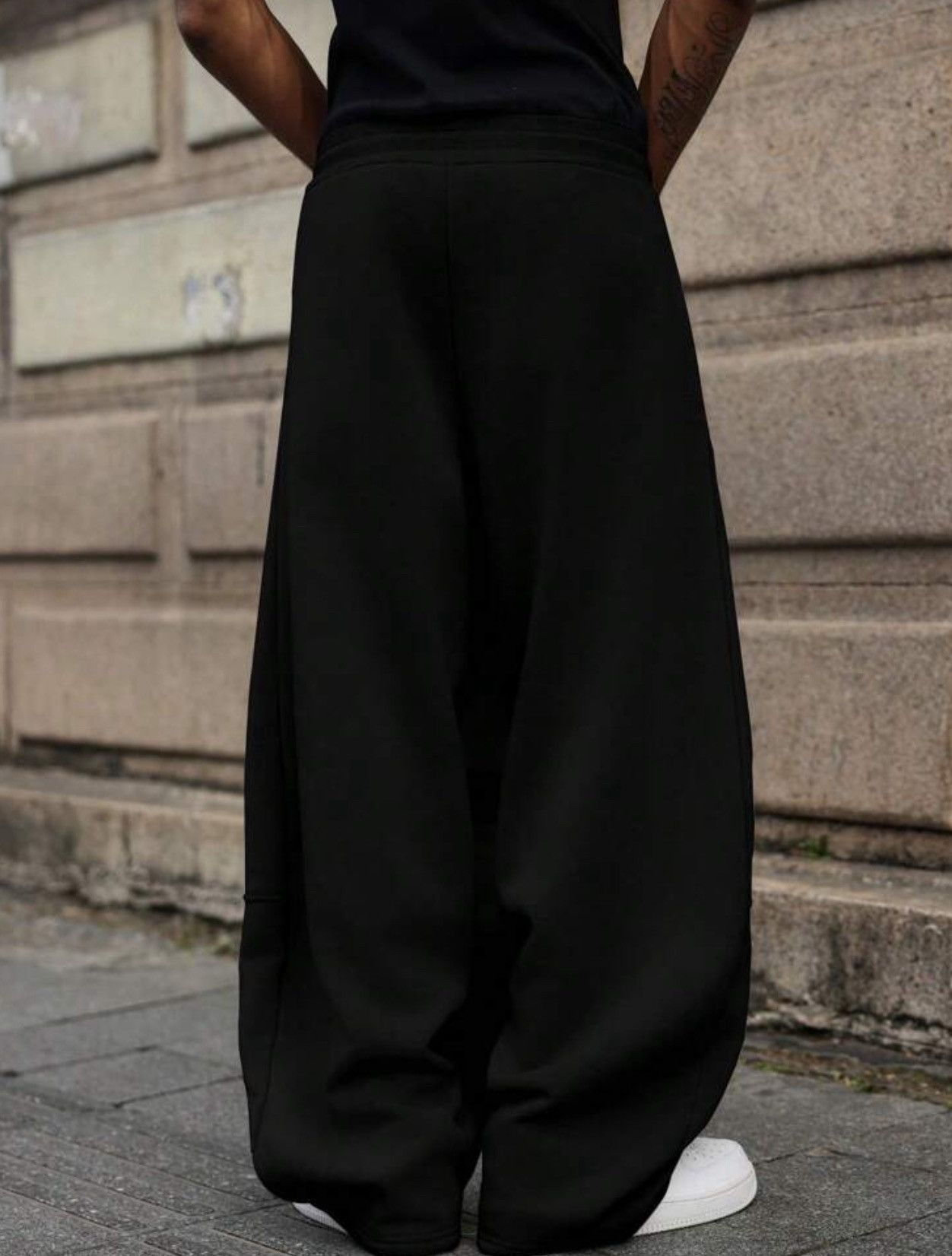 Japanese Brand Wide leg baggy sweatpants Size US 34 / EU 50 - 3 Thumbnail