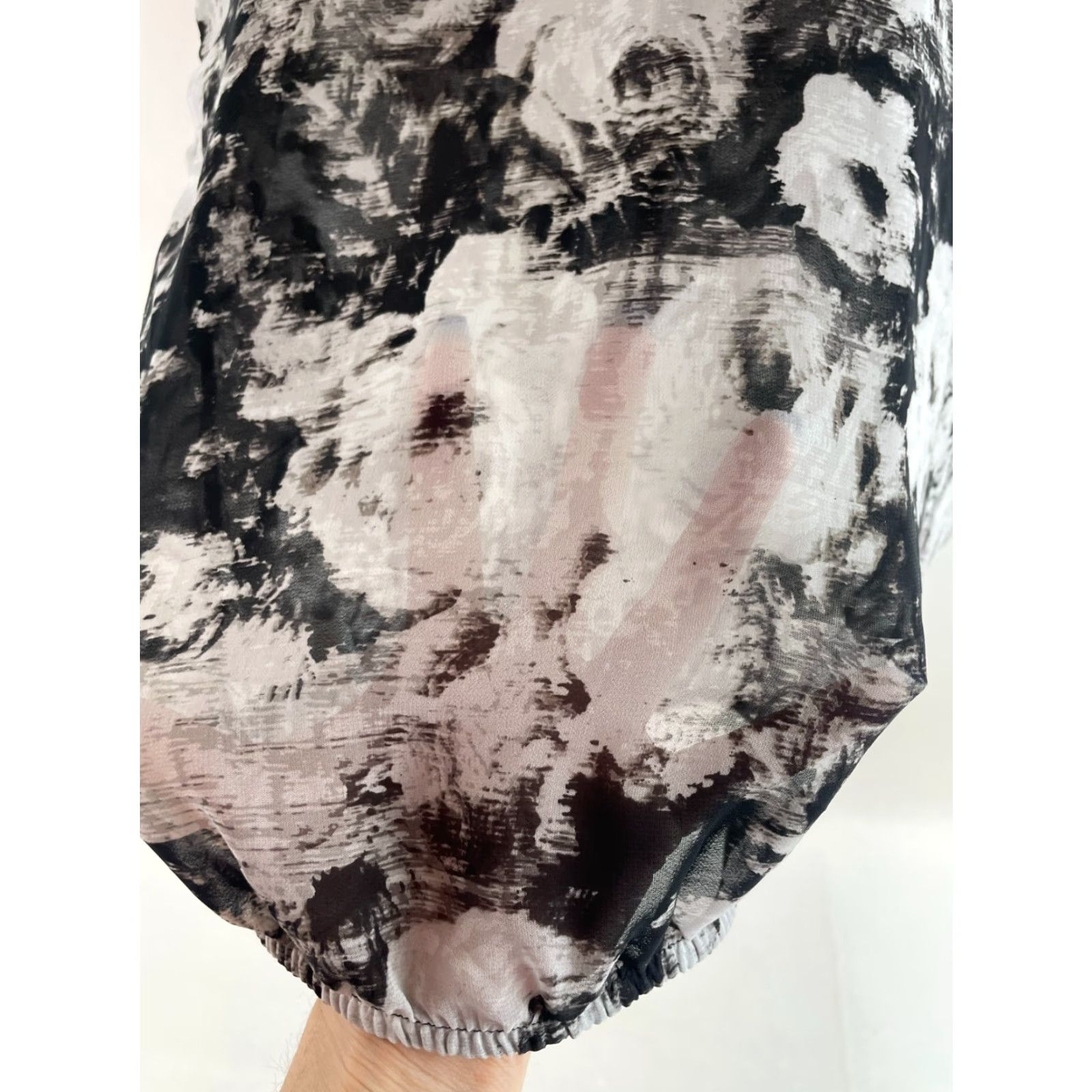 Gap Gap Blouse Shirt Women's M Black Floral Short Sleeve Layered Placket V-Neck Casual Modern Basic Size M / US 6-8 / IT 42-44 - 4 Thumbnail
