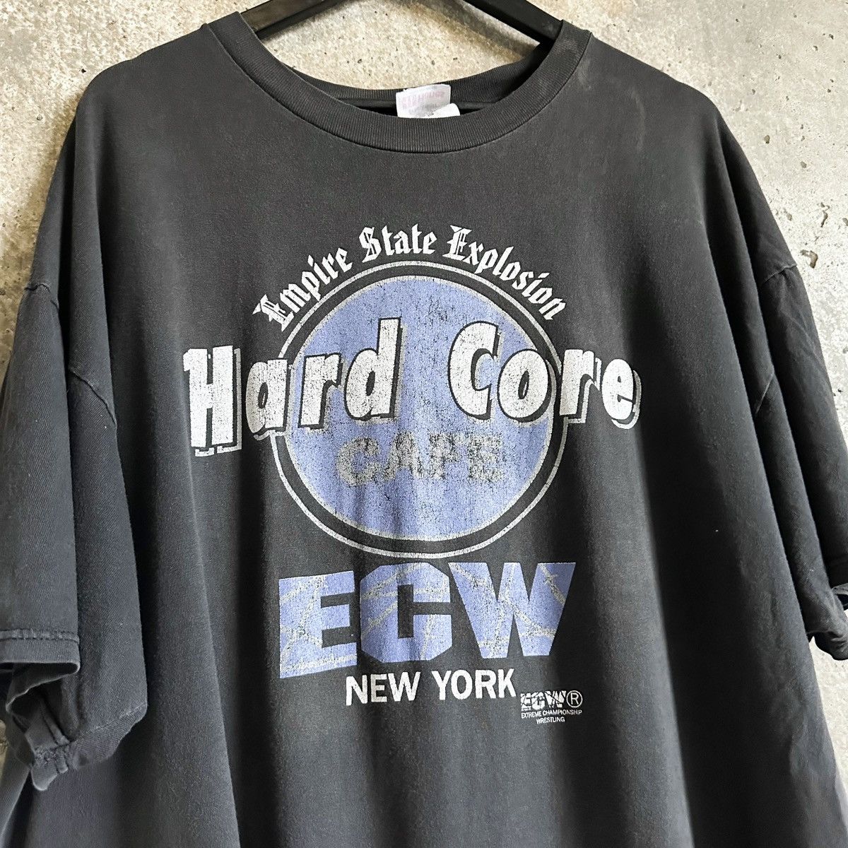 Vintage THRASHED HARDCORE CAFE EMPIRE STATE EXPLOSION T-Shirt Size US XXL / EU 58 / 5 - 1 Thumbnail
