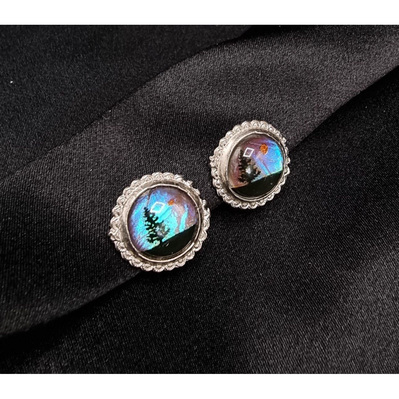 Vintage Vintage Silver-Tone Round Earrings With Scenic Forest Design Size ONE SIZE - 3 Thumbnail
