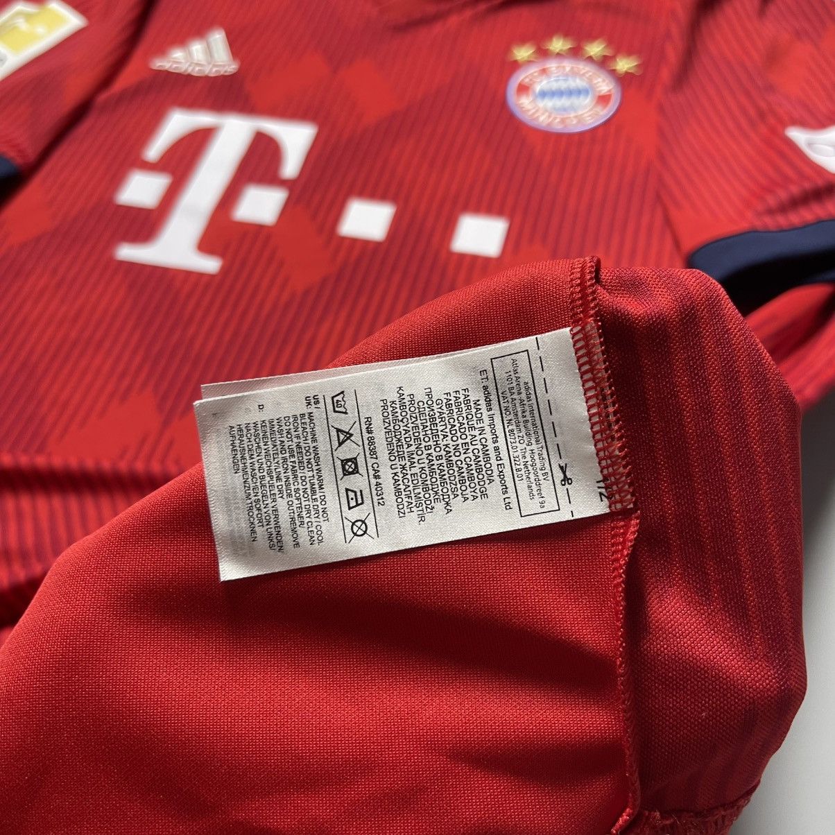 Vintage BAYERN ADIDAS 2018/2019 FOOTBALL HOME JERSEY #9 LEWANDOWSKI Size US XL / EU 56 / 4 - 12 Thumbnail