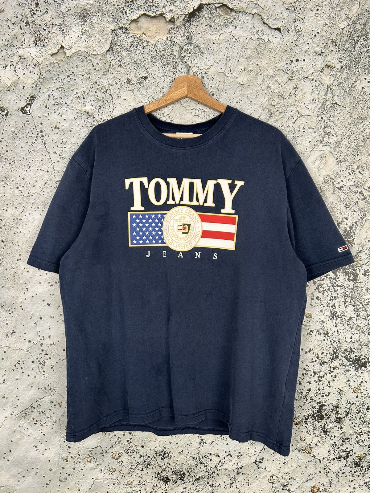 Tommy Hilfiger Tommy Hilfiger Jeans Graphic Tee Premium Streetwear Vintage Size US L / EU 52-54 / 3 - 1 Thumbnail