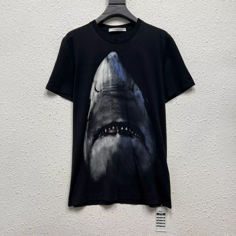 Givenchy Givenchy Shark Short Sleeve 2505-Nextarrow Size US S / EU 44-46 / 1 - 1 Thumbnail