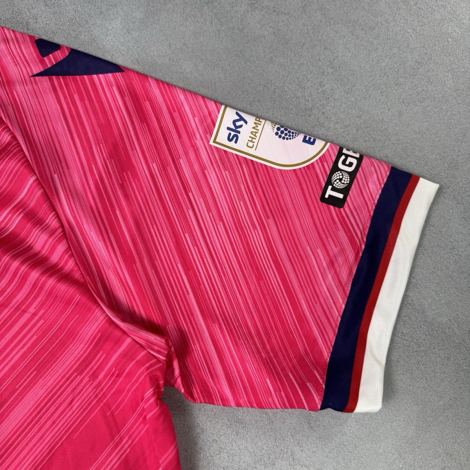 Macron West Bromwich Albion 2025-2026 Pink Soccer Jersey Size XL Size US XL / EU 56 / 4 - 13 Thumbnail