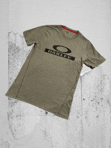 Oakley Vintage Oakley Rare Y2K Software Sk8 Centre Logo T-shirt Size US S / EU 44-46 / 1 - 1 Thumbnail