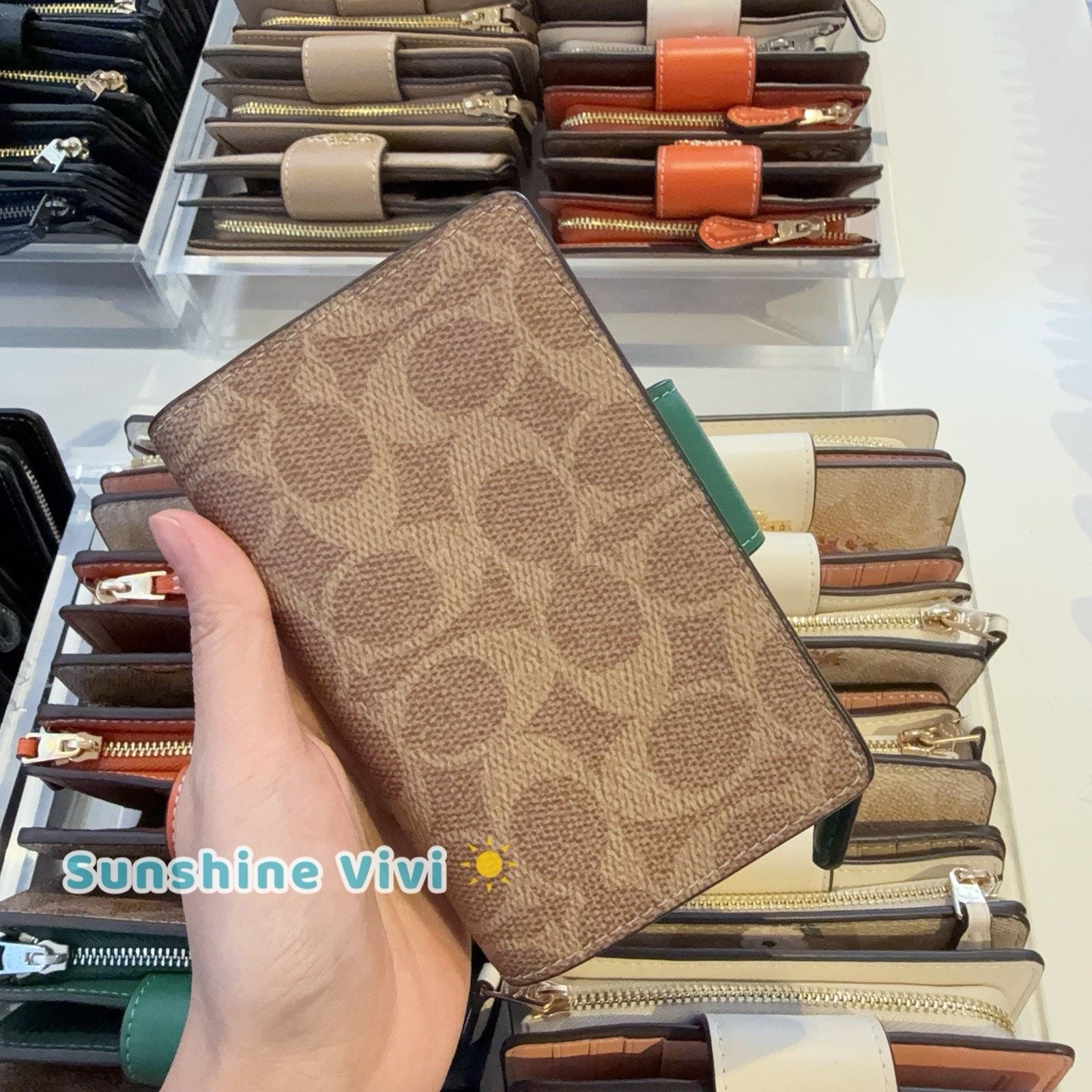 Coach NWT Coach Medium Corner Zip Wallet CW786 Tan/Shamrock Size ONE SIZE - 2 Thumbnail