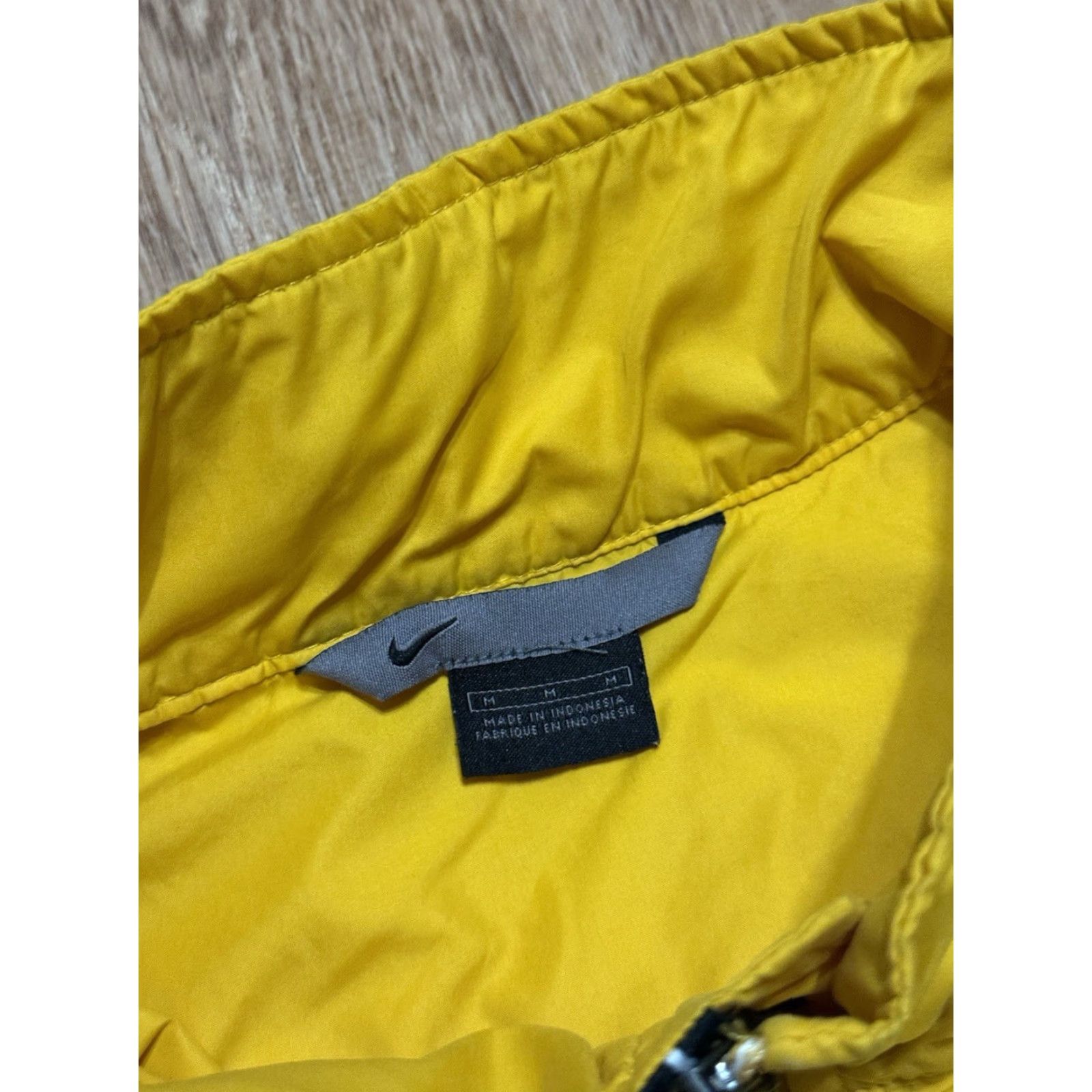 Nike VINTAGE Nike Rain Coat Jacket Kangaroo Pocket Yellow Mens Medium Y2K Silver Tag Blank Rain Jacket Mens Size US M / EU 48-50 / 2 - 3 Thumbnail