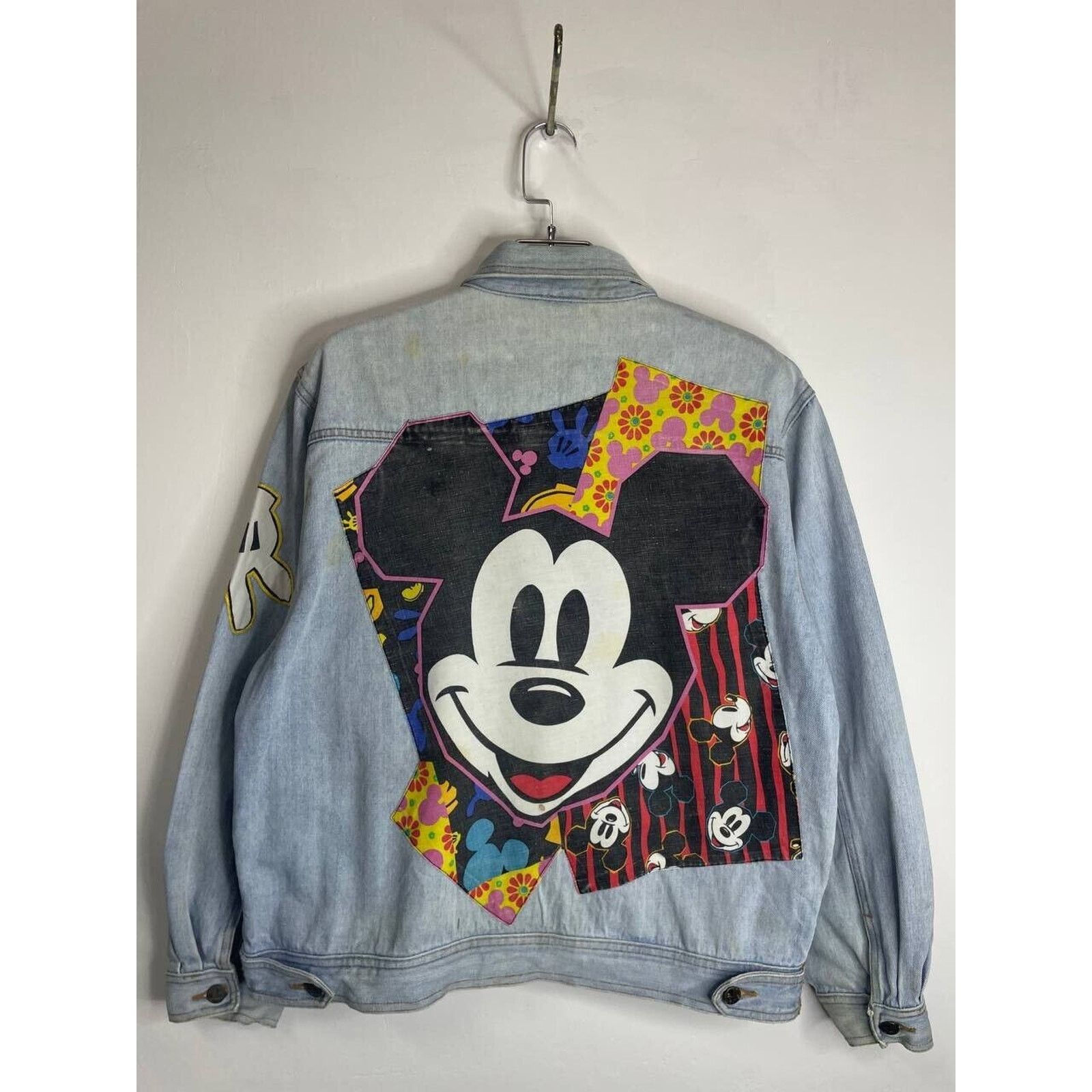Disney × Mickey Mouse × Vintage Vintage Disney Mickey & Co. Denim Jacket Light Wash Size L Size US L / EU 52-54 / 3 - 6 Thumbnail