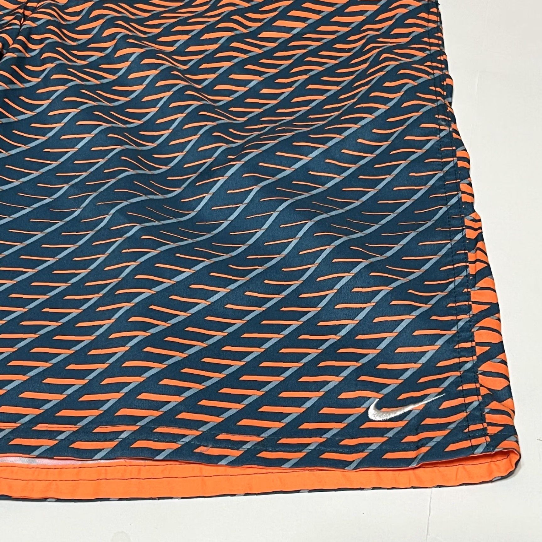 Nike Nike Swim Trunks Board Shorts Men Large Colorful Geometric Drawstring 11” Inseam Size US 33 - 8 Thumbnail