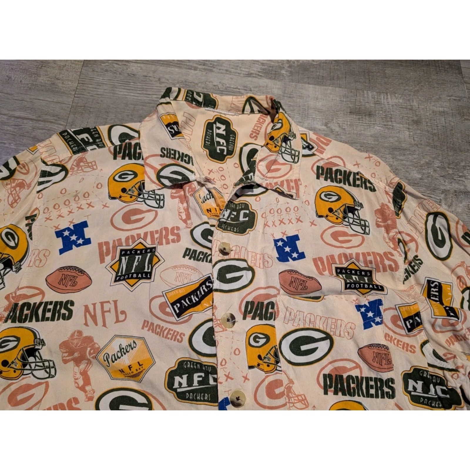 NFL VINTAGE Green Bay Packers AOP Hawaiian Shirt Mens Beige Short Sleeve Button Up Size S/M Size US S / EU 44-46 / 1 - 2 Thumbnail