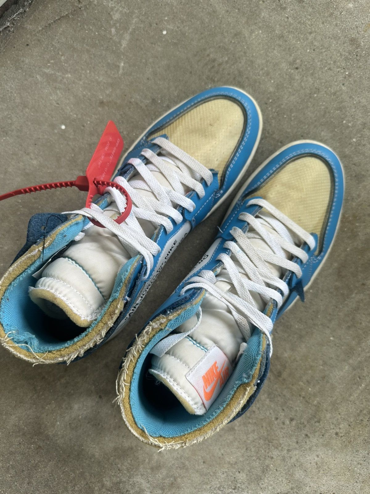 Jordan Brand × Off-White Nike Air Jordan 1 High OG Off-White UNC size 10.5 Size US 10.5 / EU 43-44 - 3 Thumbnail