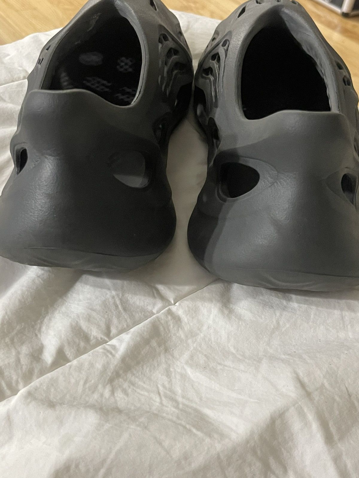 Adidas Adidas Yeezy Foams Black Size US 8 / EU 41 - 6 Thumbnail