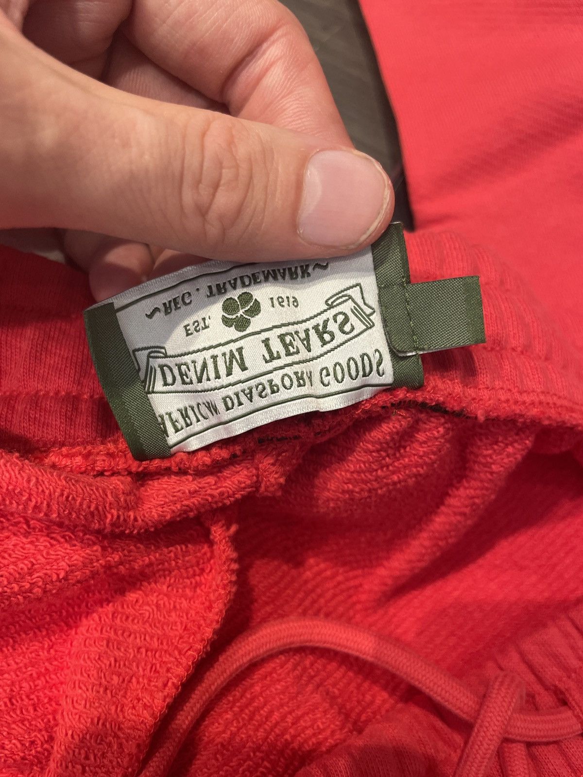 DENIM TEARS Denim Tears Cotton Wreath Sweatpants Red Size US 34 / EU 50 - 3 Thumbnail
