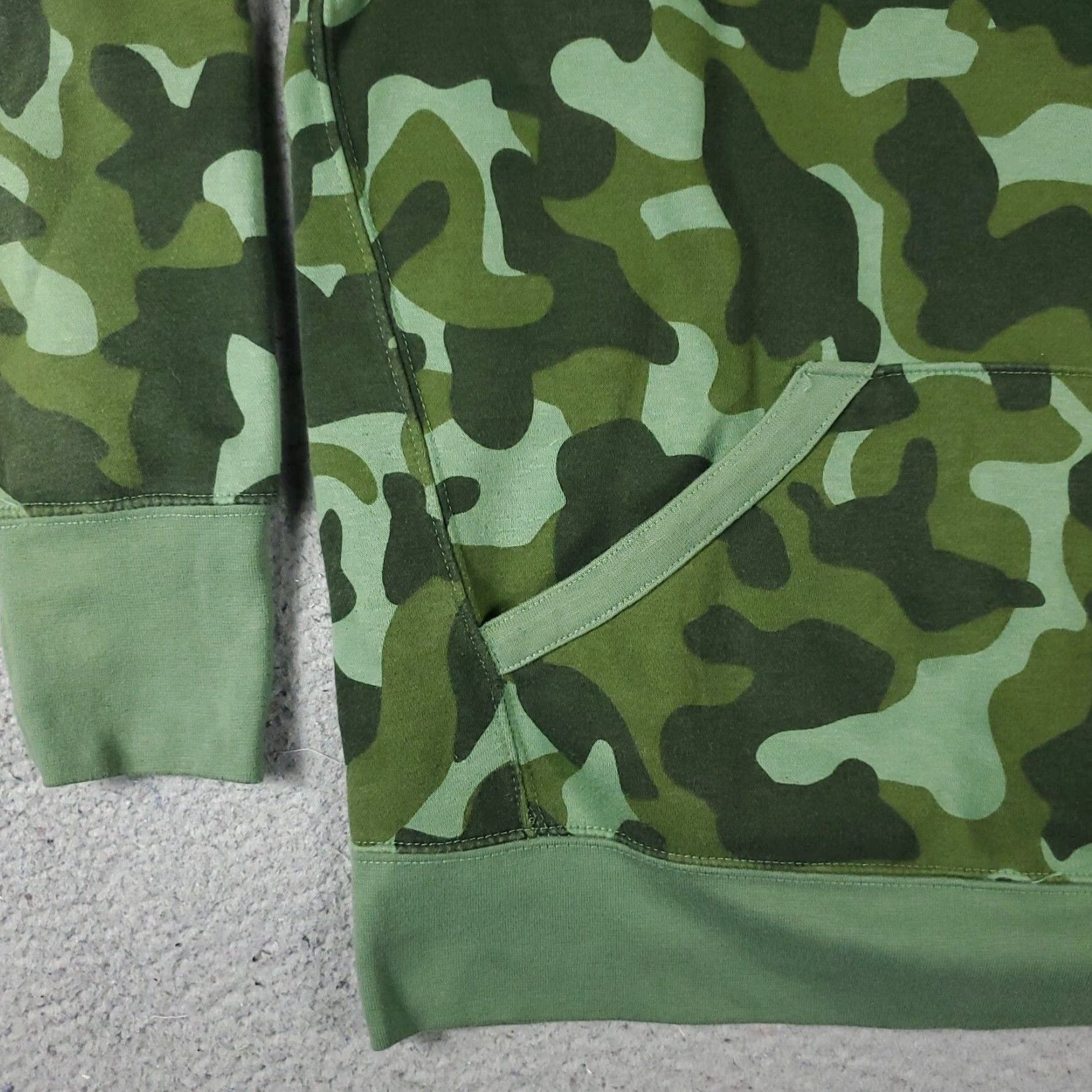 Champion Champion Green Camouflage Pullover Hoodie Womens Large Cotton Blend Fleece Sweatshirt Size L / US 10 / IT 46 - 4 Thumbnail