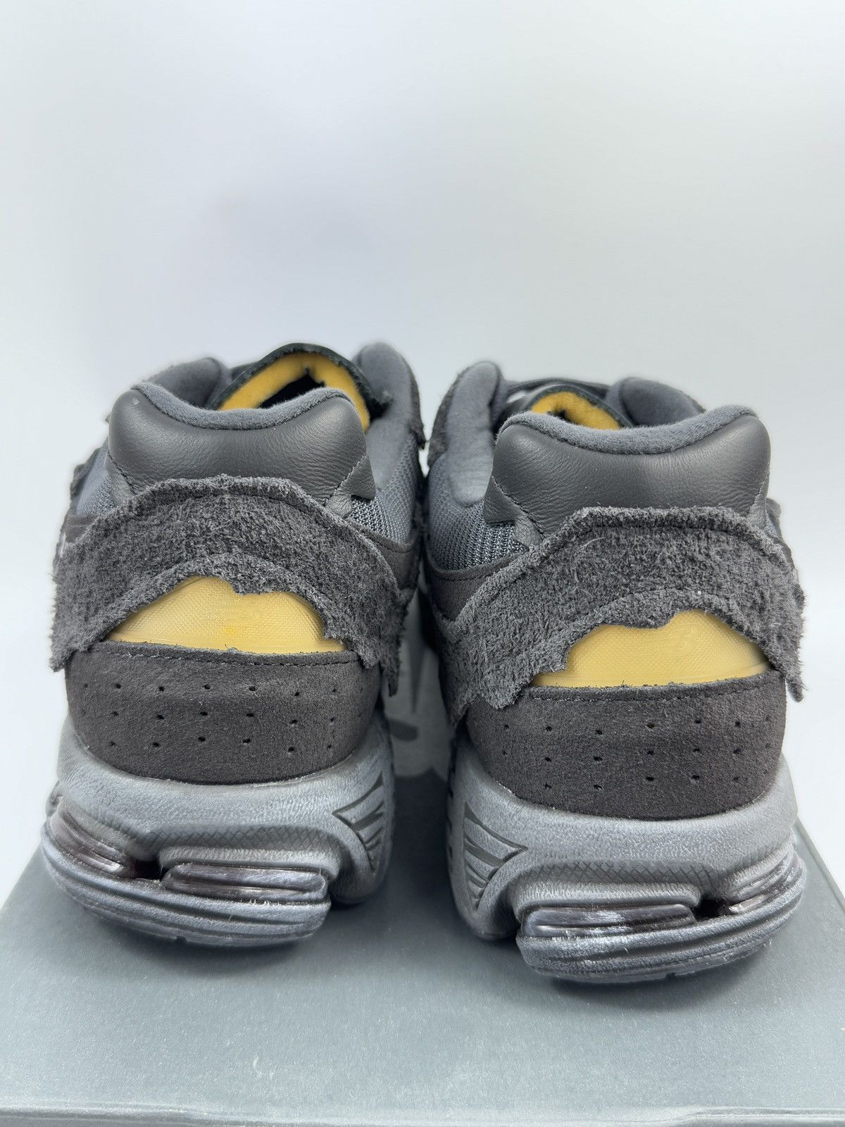 New Balance NEW BALANCE 2002R SNEAKERS Size US 9.5 / EU 42-43 - 4 Thumbnail